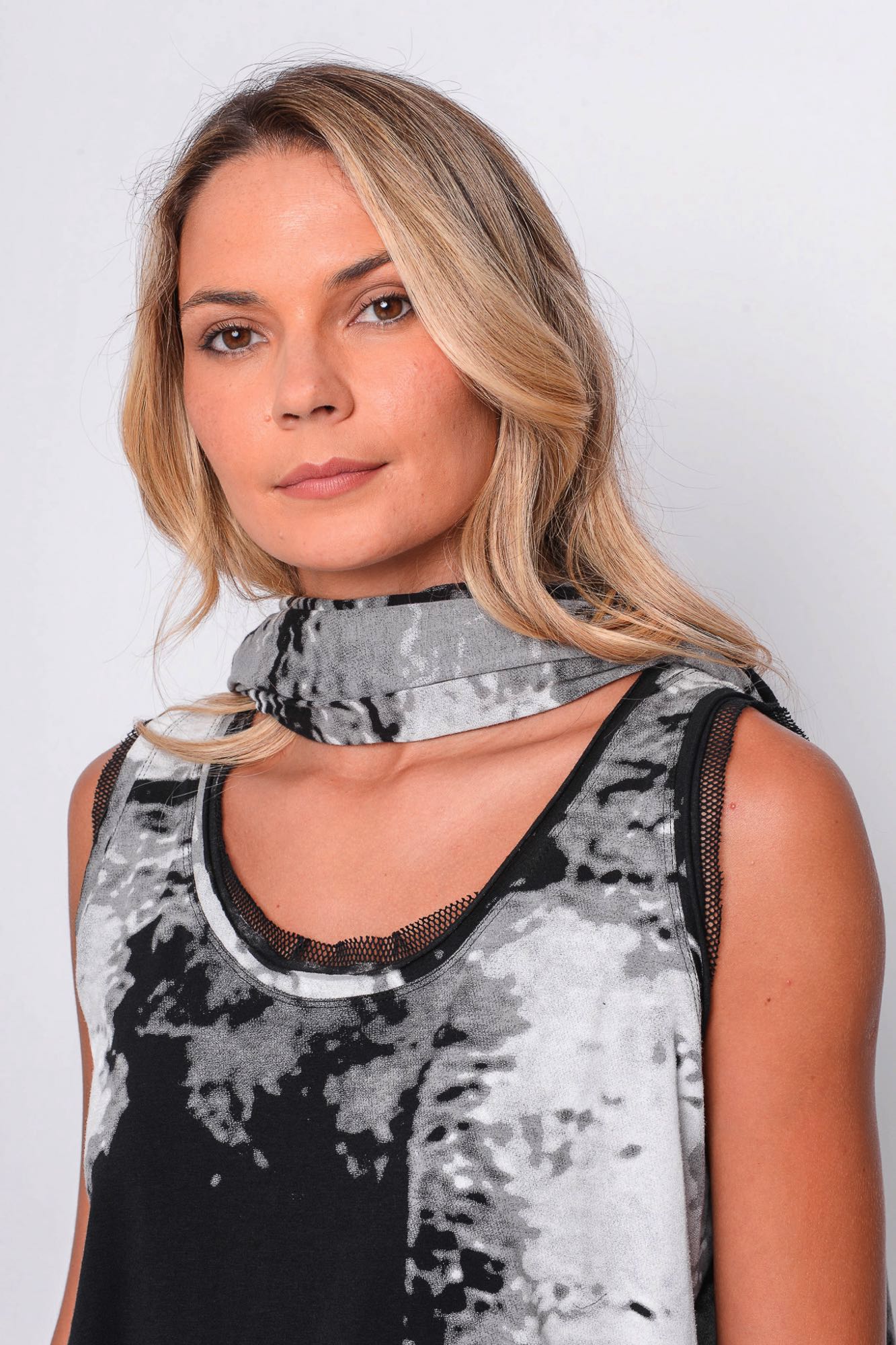 
                  
                    261.02.12 95% CO 5% EA 509 PRINT ON BLACK
                  
                