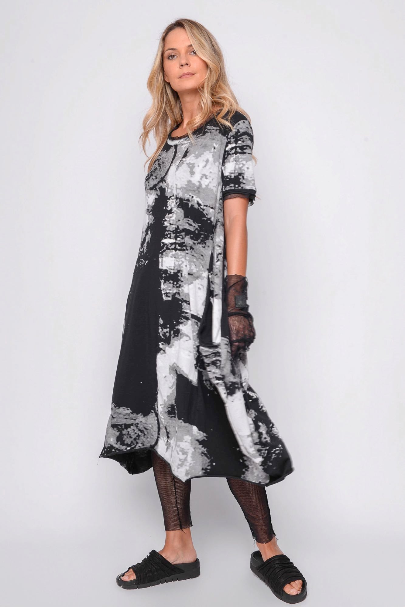 
                  
                    261.02.11 95% CO 5% EA 509 PRINT ON BLACK
                  
                