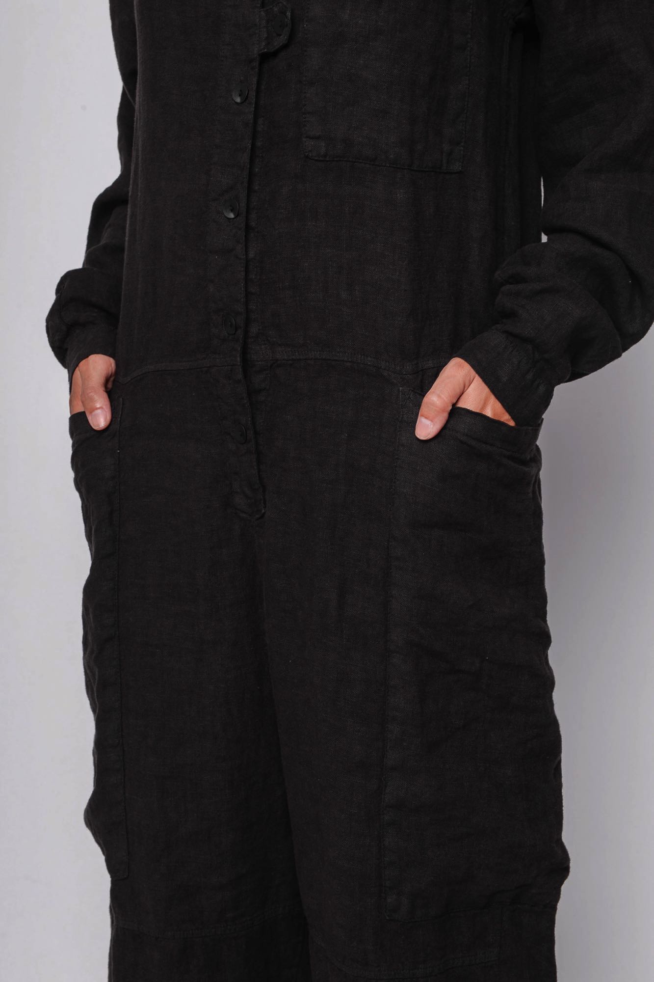 
                  
                    261.04.10 100% LINEN 109 RV BLACK
                  
                