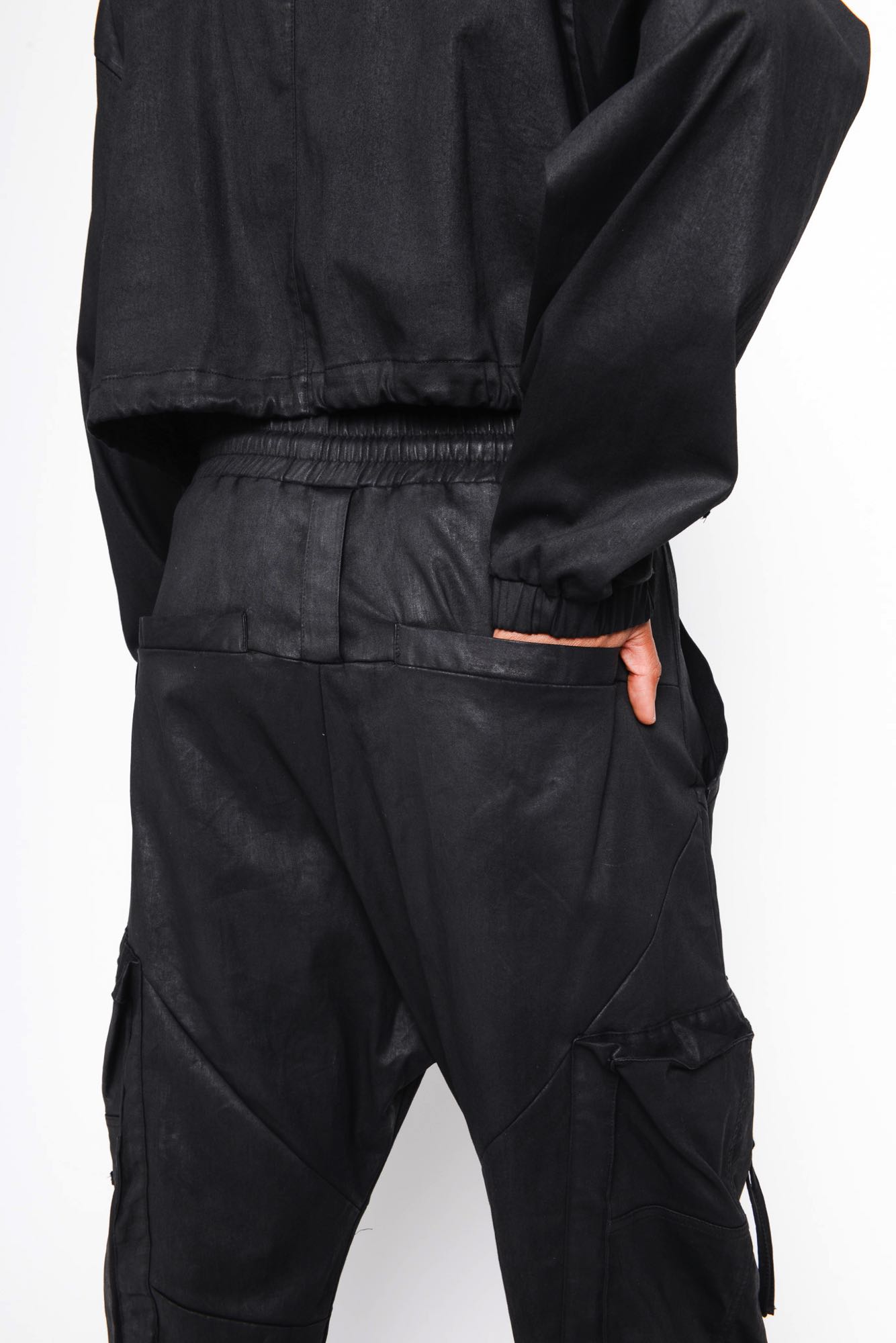 
                  
                    262.04.02 101 COATED BLACK
                  
                