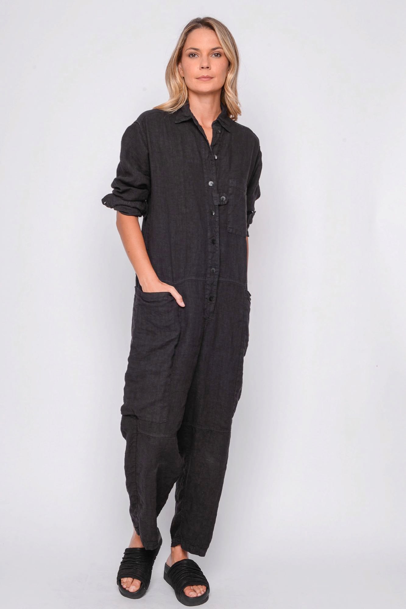 
                  
                    261.04.10 100% LINEN 109 RV BLACK
                  
                