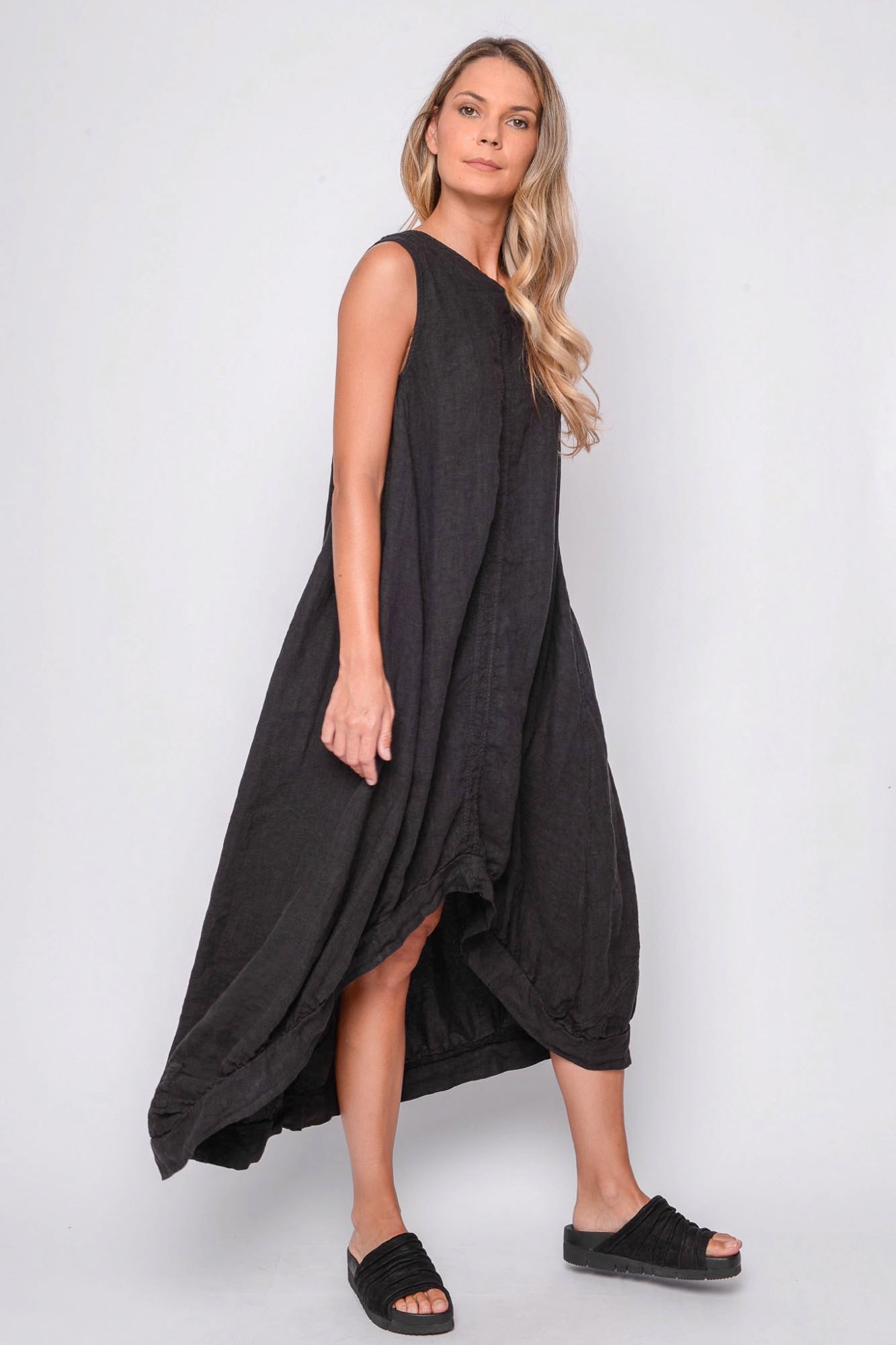 
                  
                    261.04.14 100% LINEN 109 RV BLACK
                  
                