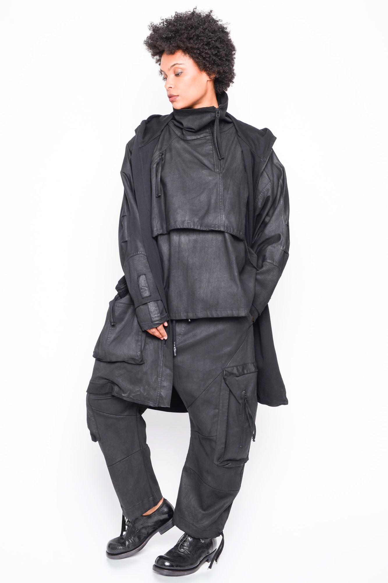 
                  
                    262.04.03 101 COATED BLACK
                  
                