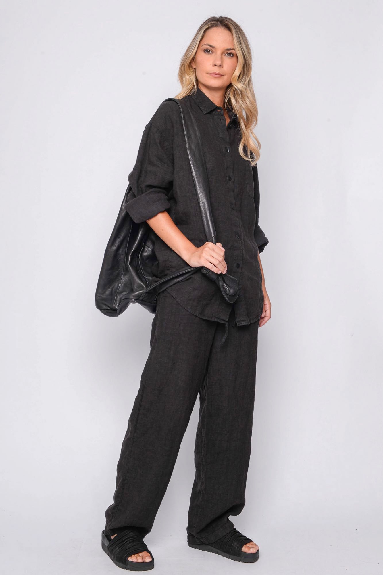 
                  
                    261.04.08 100% LINEN 109 RV BLACK
                  
                