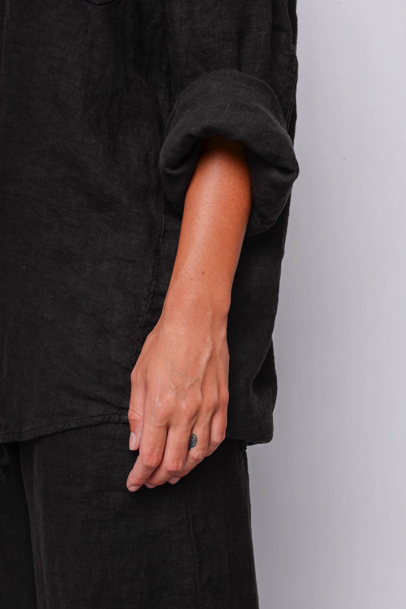 
                  
                    261.04.08 100% LINEN 109 RV BLACK
                  
                