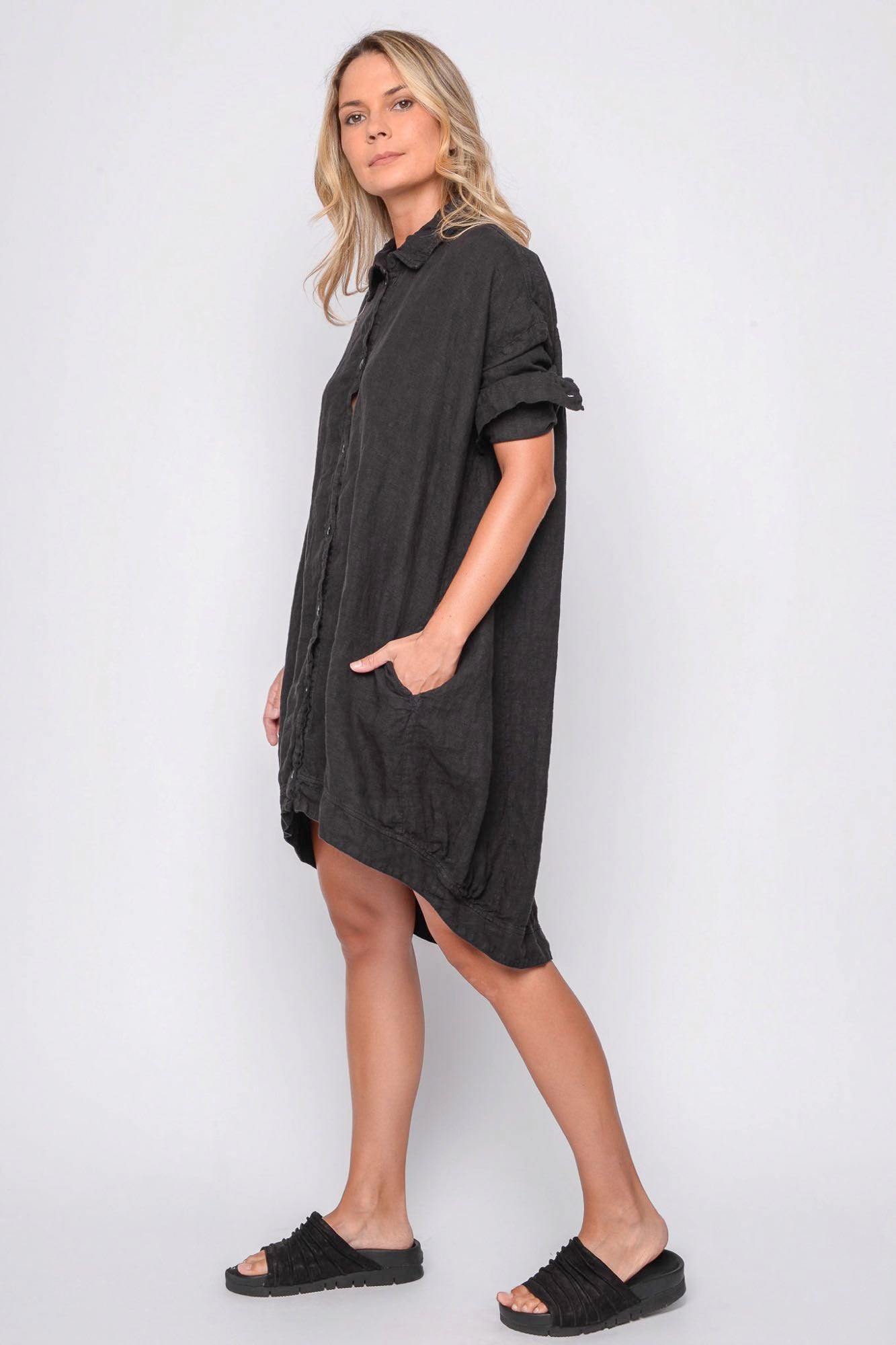 
                  
                    261.04.03 100% LINEN 109 RV BLACK
                  
                