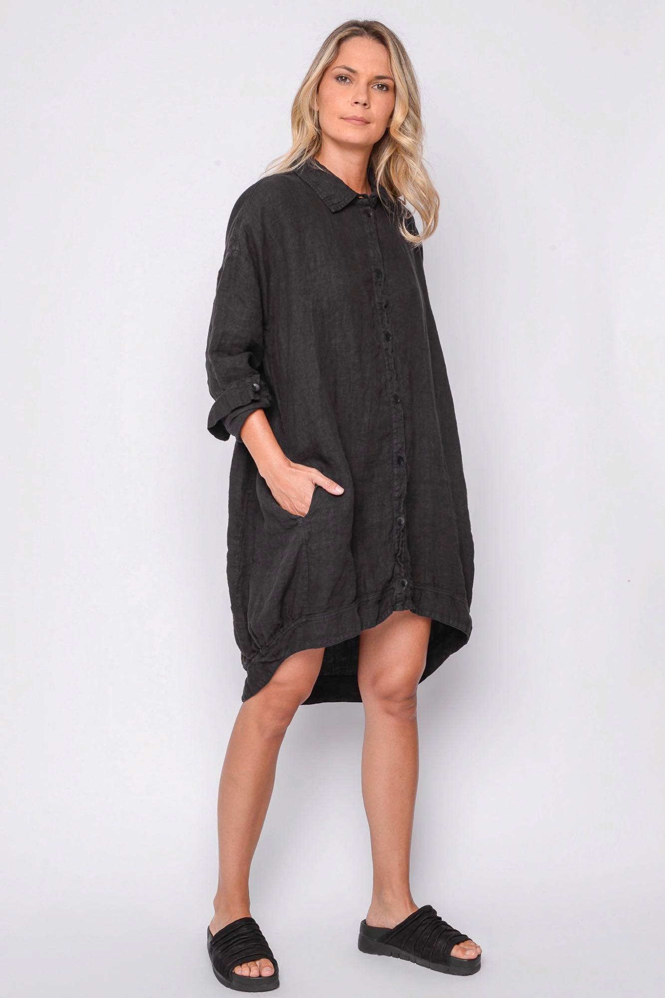 
                  
                    261.04.03 100% LINEN 109 RV BLACK
                  
                