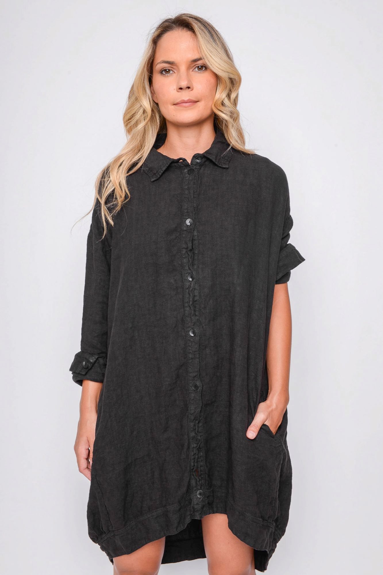 
                  
                    261.04.03 100% LINEN 109 RV BLACK
                  
                