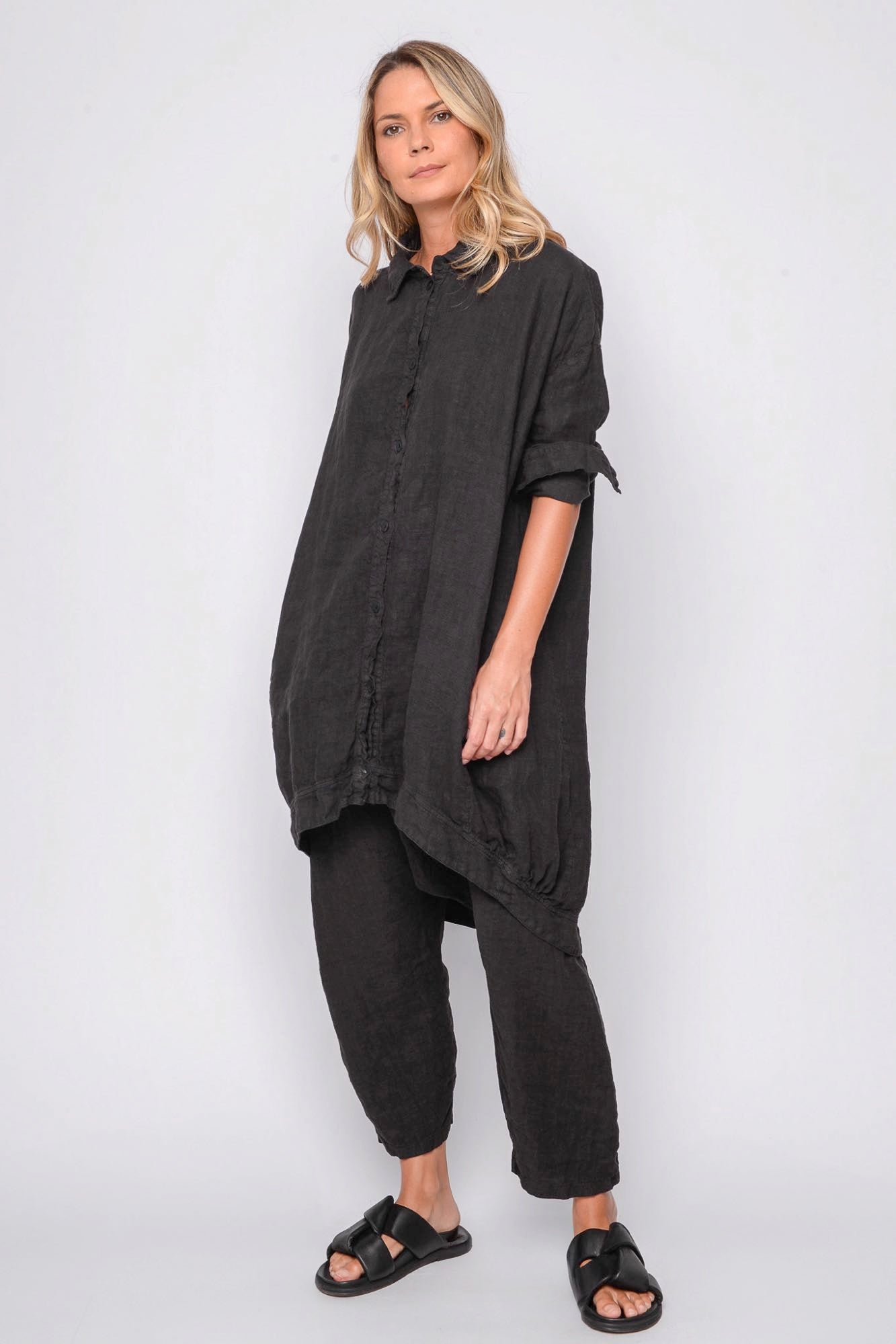 
                  
                    261.04.03 100% LINEN 109 RV BLACK
                  
                