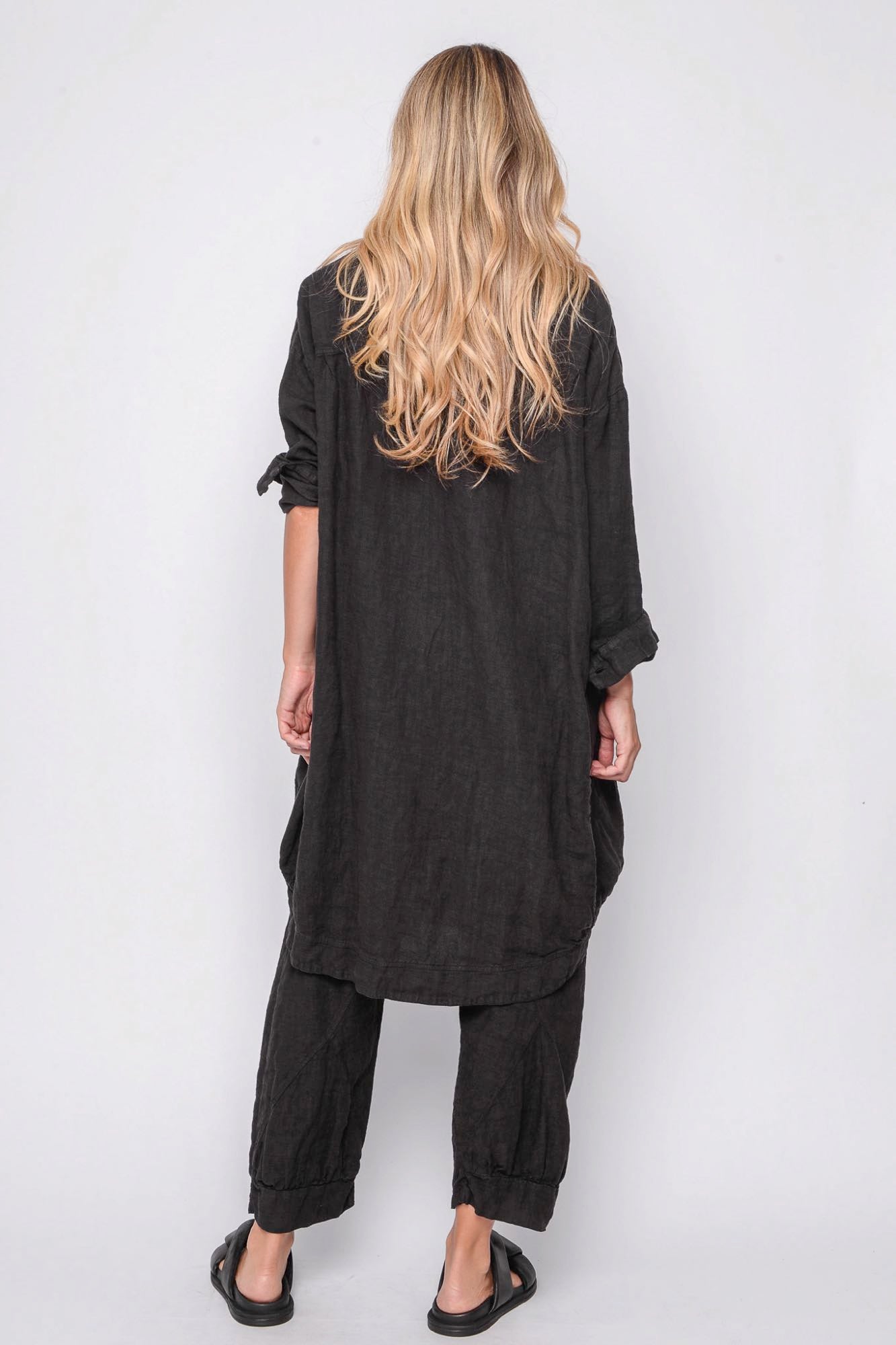 
                  
                    261.04.03 100% LINEN 109 RV BLACK
                  
                