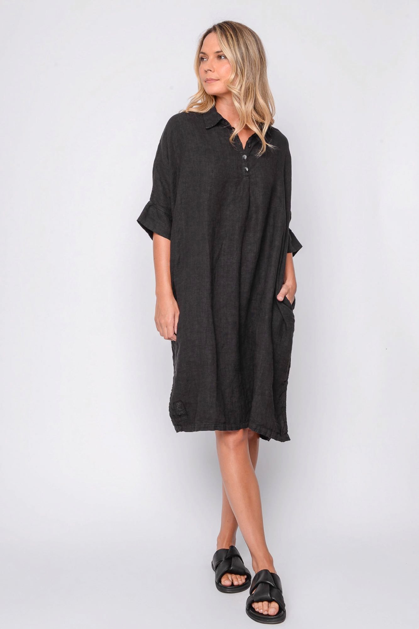 
                  
                    261.04.05 100% LINEN 109 RV BLACK
                  
                
