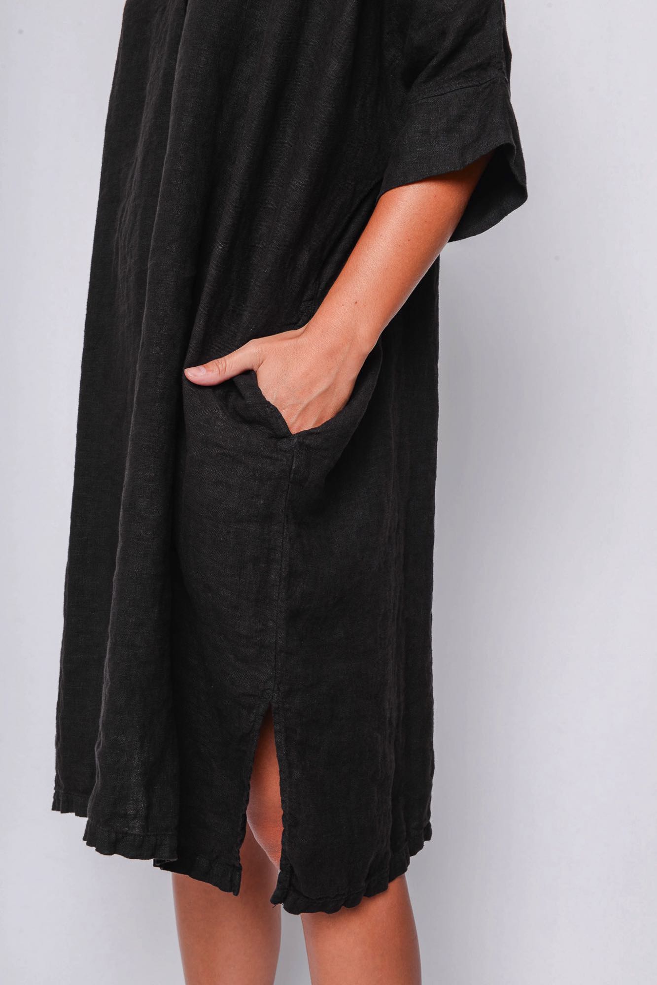 
                  
                    261.04.05 100% LINEN 109 RV BLACK
                  
                