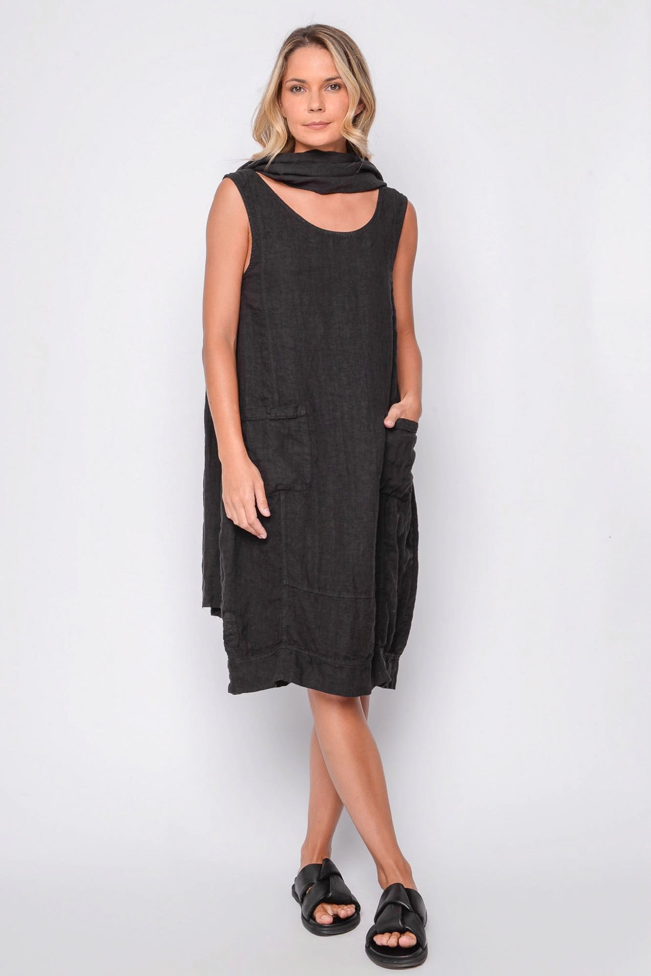 
                  
                    261.04.07 100% LINEN 109 RV BLACK
                  
                