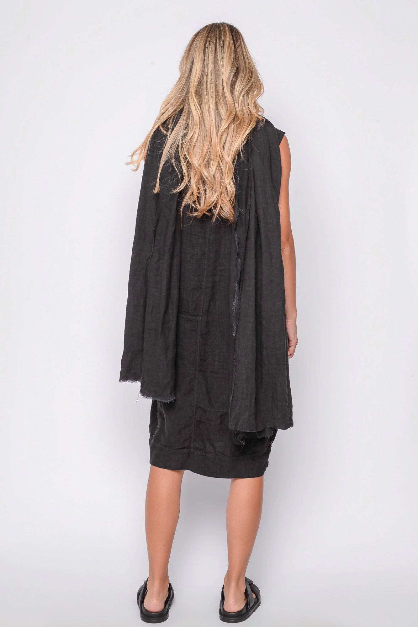 
                  
                    261.04.15 100% LINEN 109 RV BLACK
                  
                