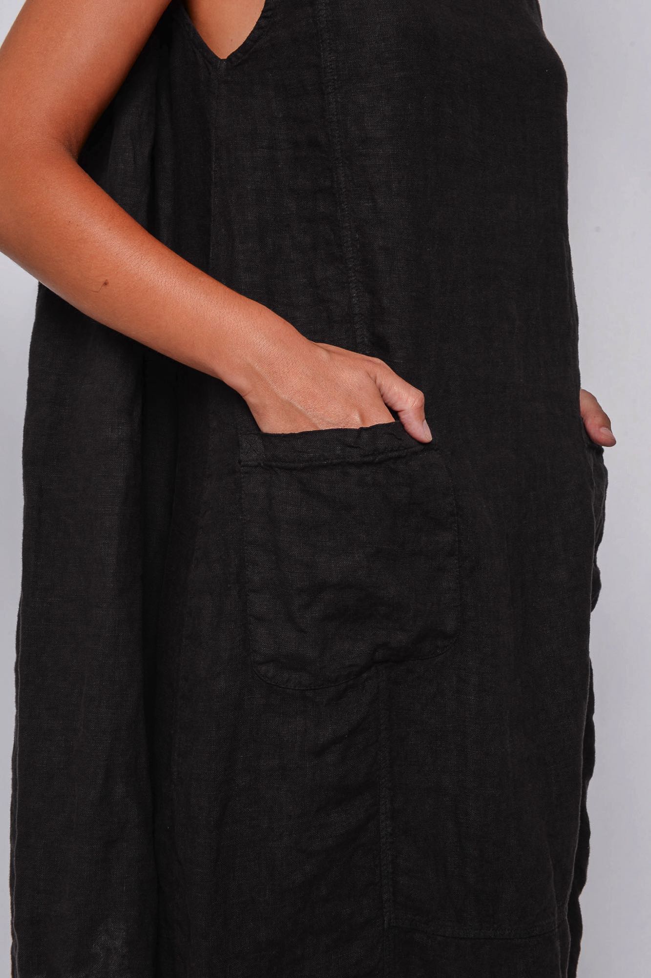 
                  
                    261.04.07 100% LINEN 109 RV BLACK
                  
                