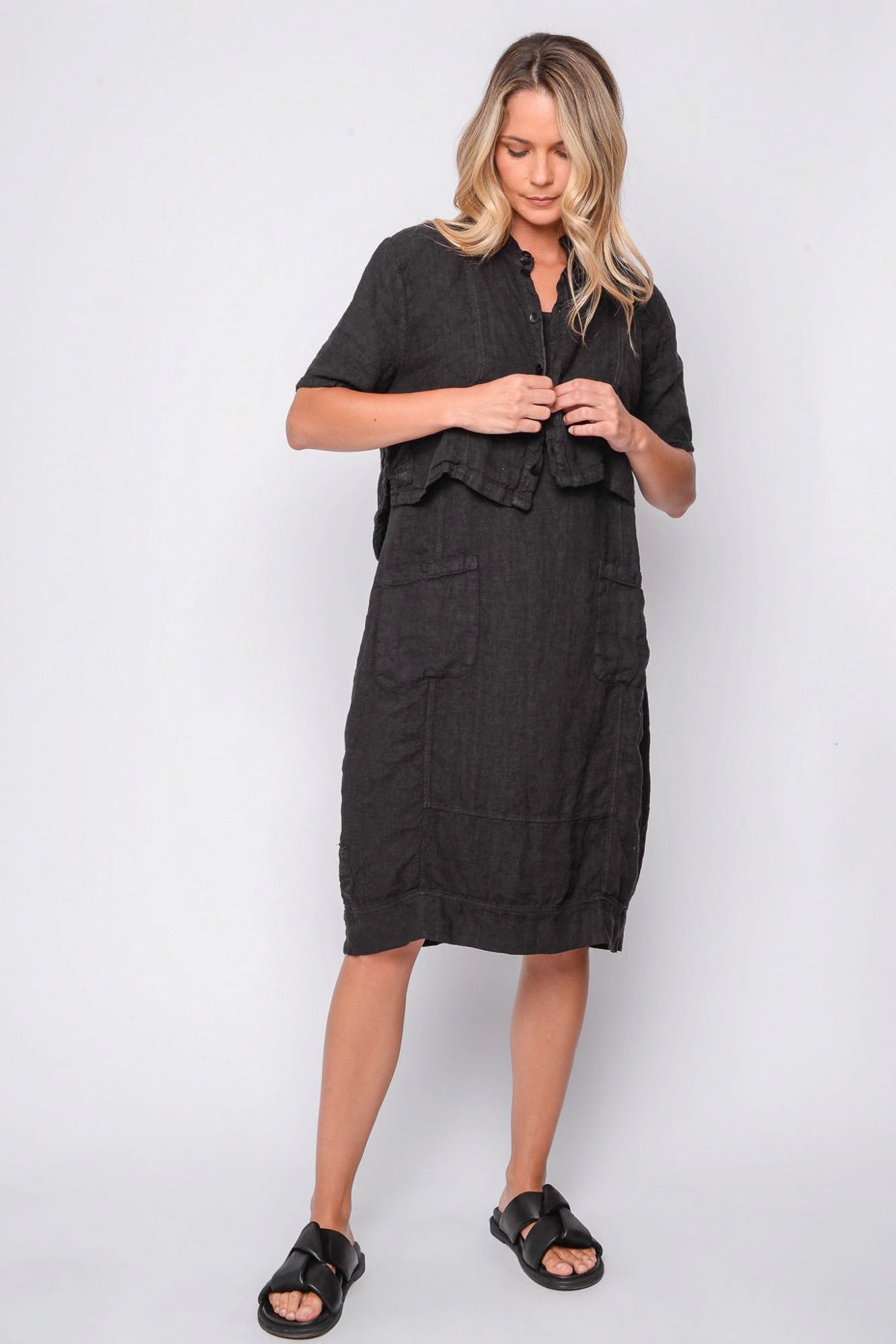 
                  
                    261.04.07 100% LINEN 109 RV BLACK
                  
                