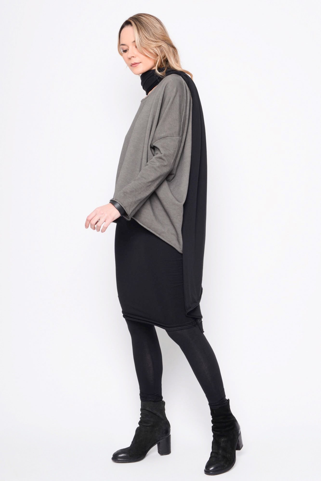 
                  
                    252.04.04 100% CO DARK WASH CHARCOAL
                  
                