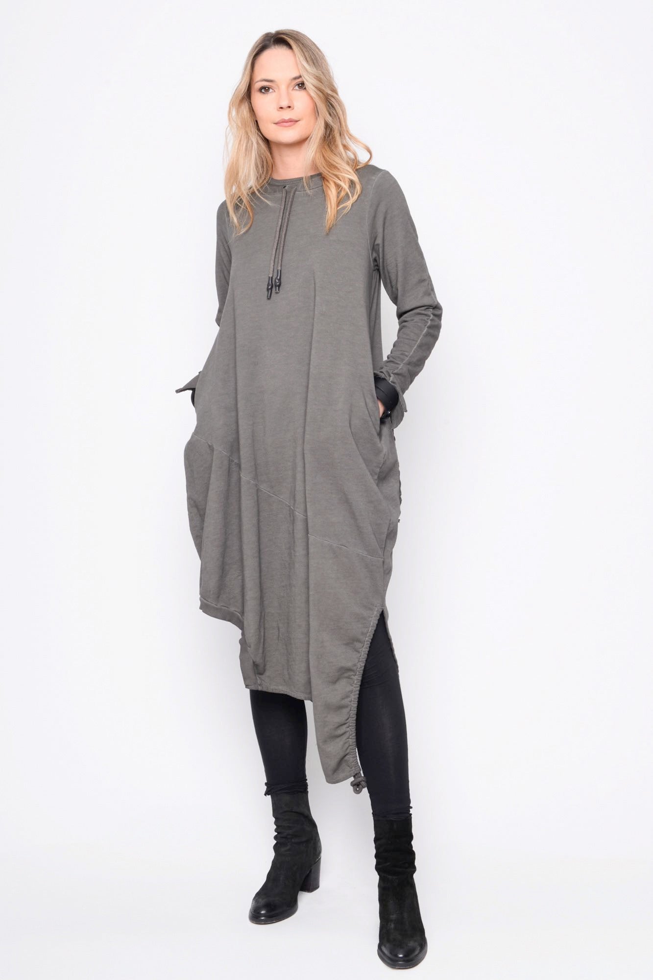 
                  
                    252.04.06 100% CO DARK WASH CHARCOAL
                  
                