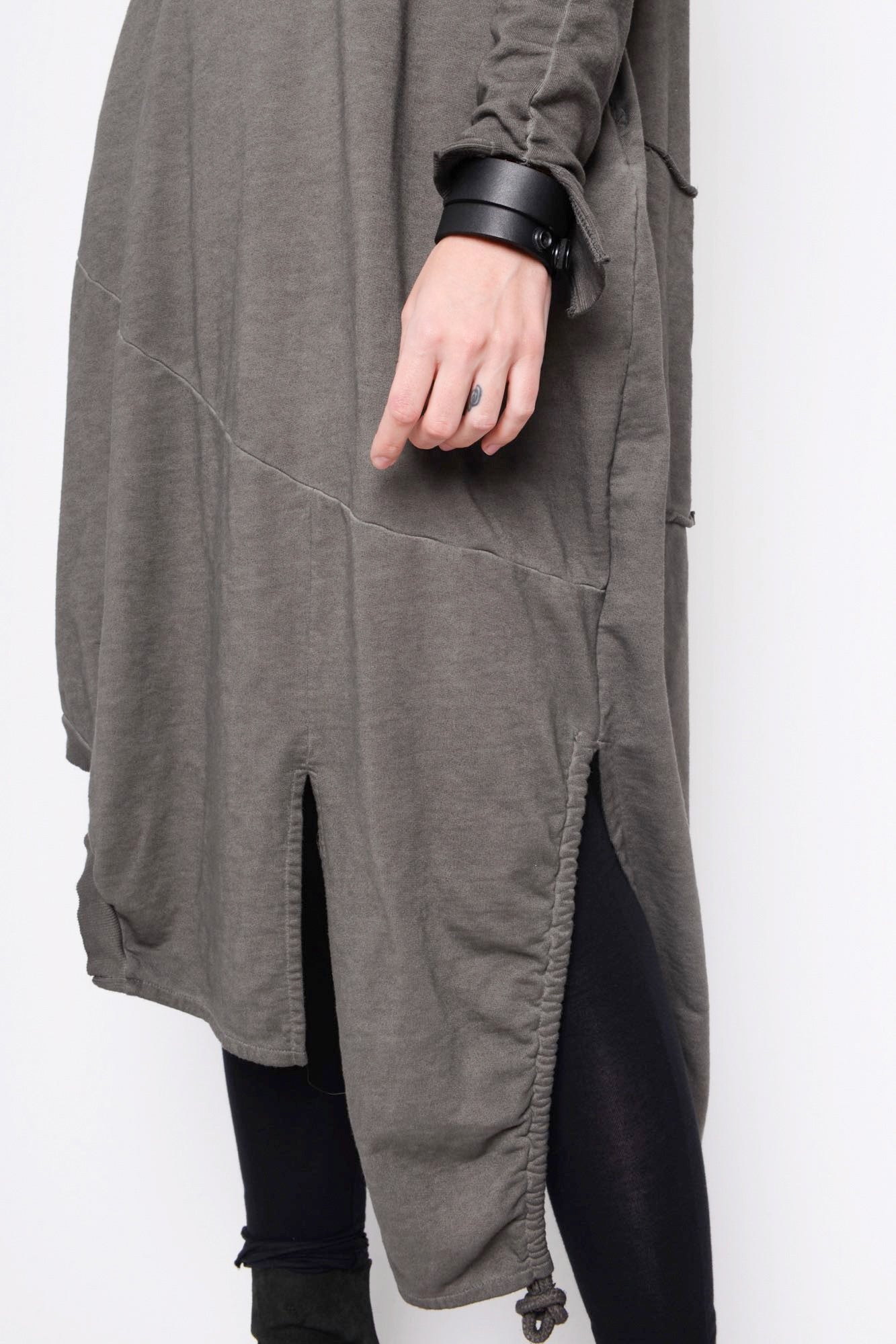 
                  
                    252.04.06 100% CO DARK WASH CHARCOAL
                  
                