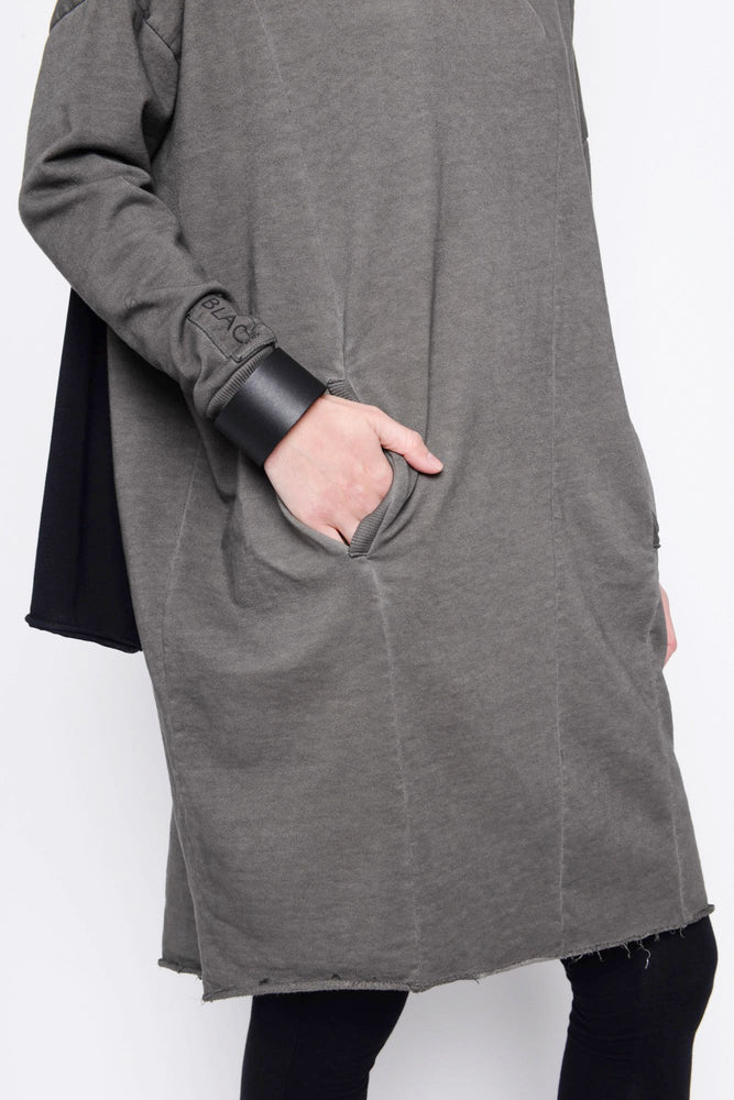 
                  
                    252.04.01 100% CO DARK WASH CHARCOAL
                  
                