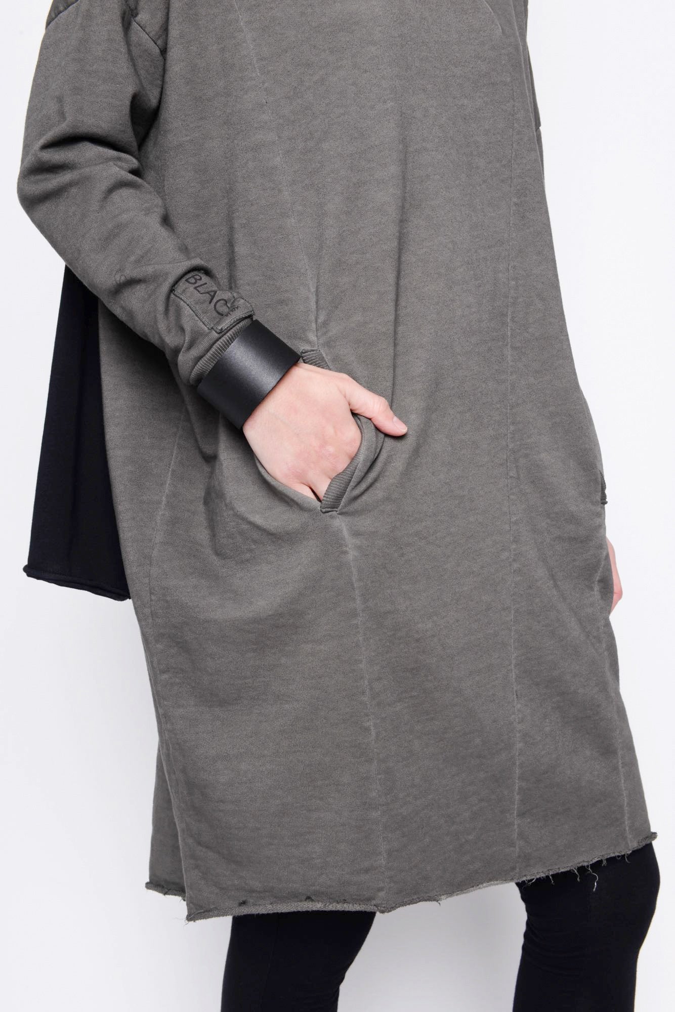 
                  
                    252.04.01 100% CO DARK WASH CHARCOAL
                  
                