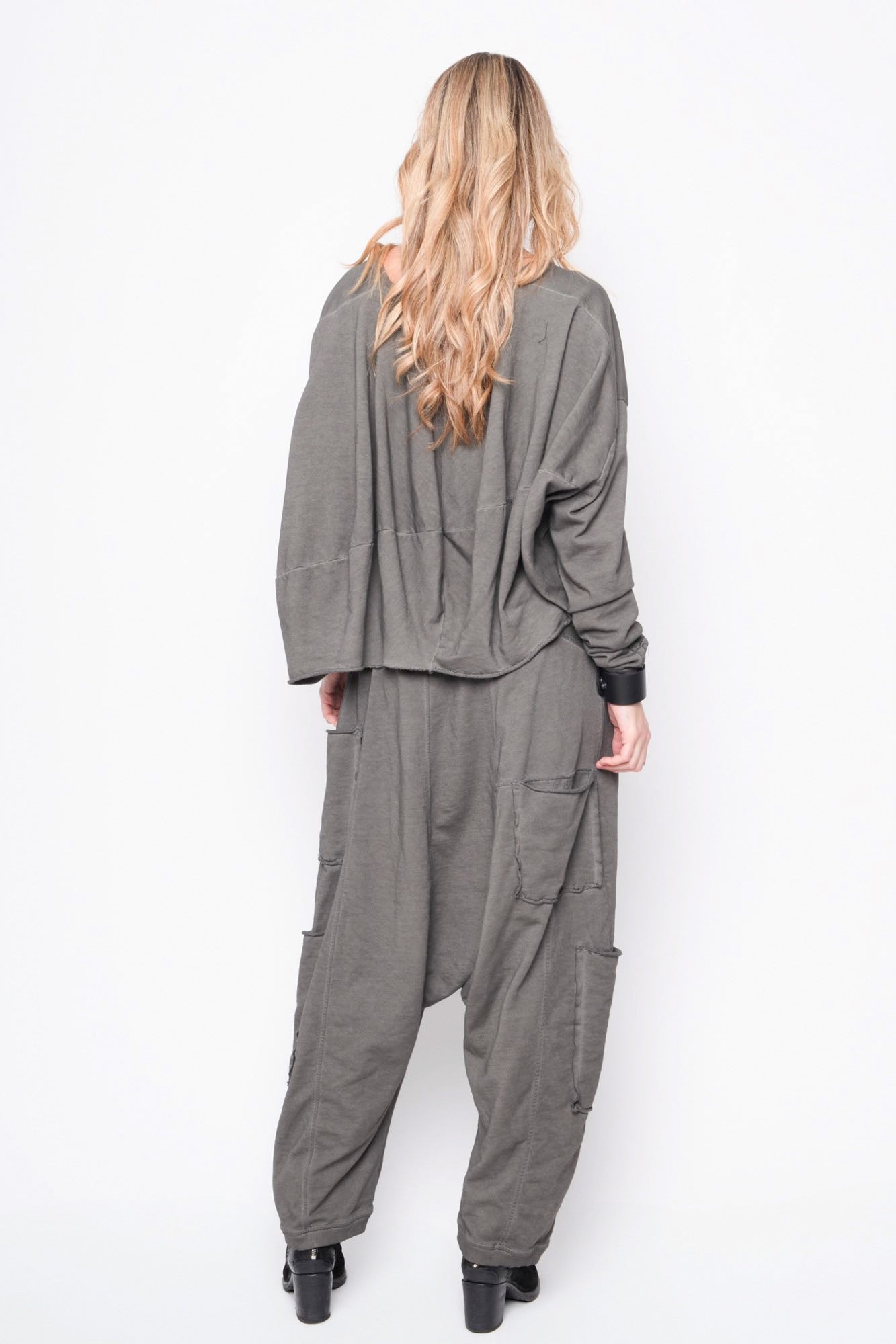 
                  
                    252.04.02 100% CO DARK WASH CHARCOAL
                  
                