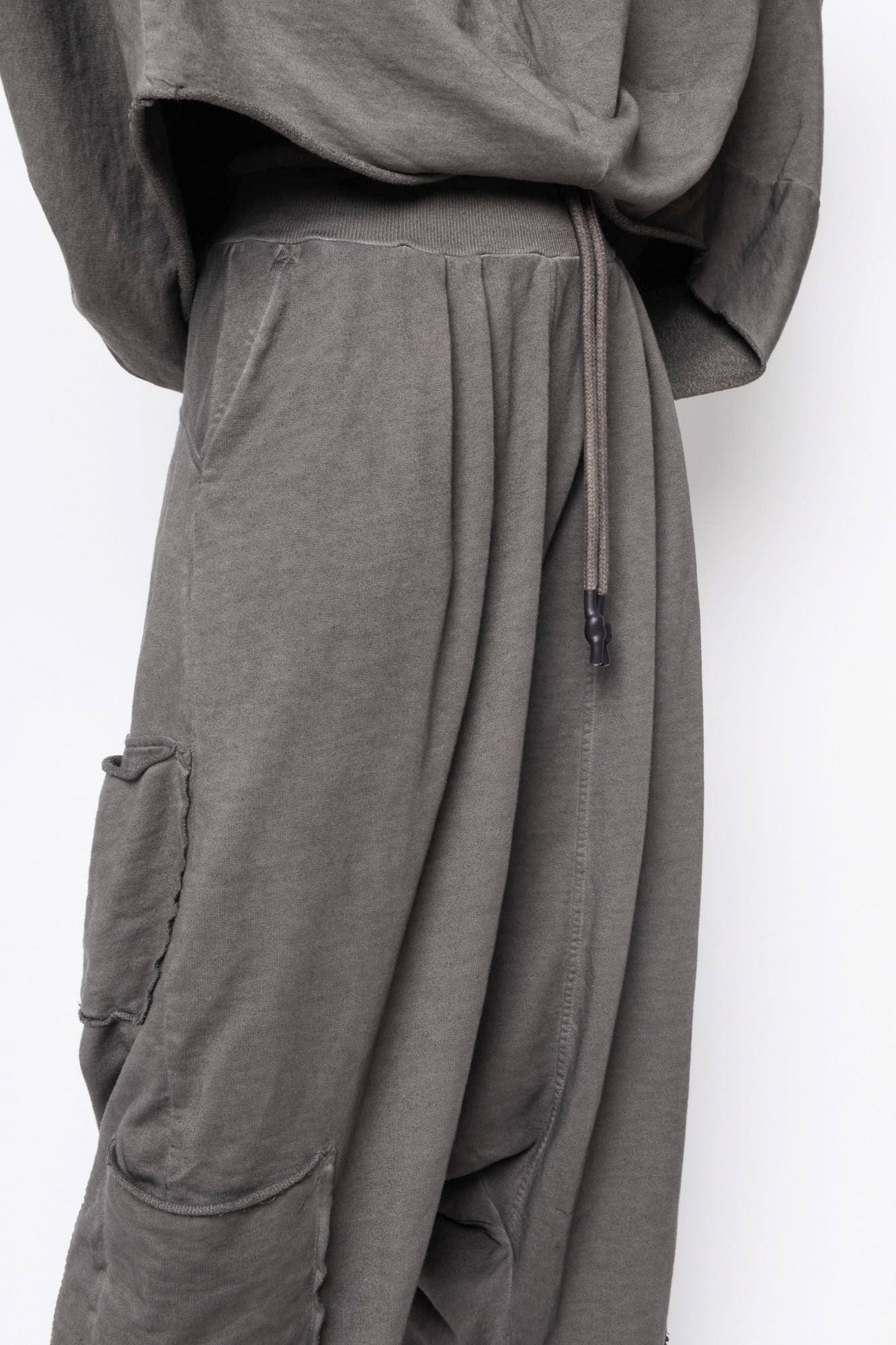 
                  
                    252.04.02 100% CO DARK WASH CHARCOAL
                  
                