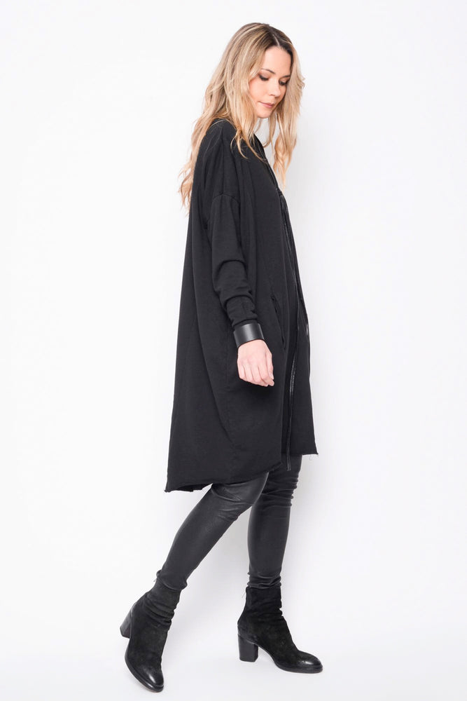 
                  
                    252.04.01 100% CO 100 BLACK
                  
                