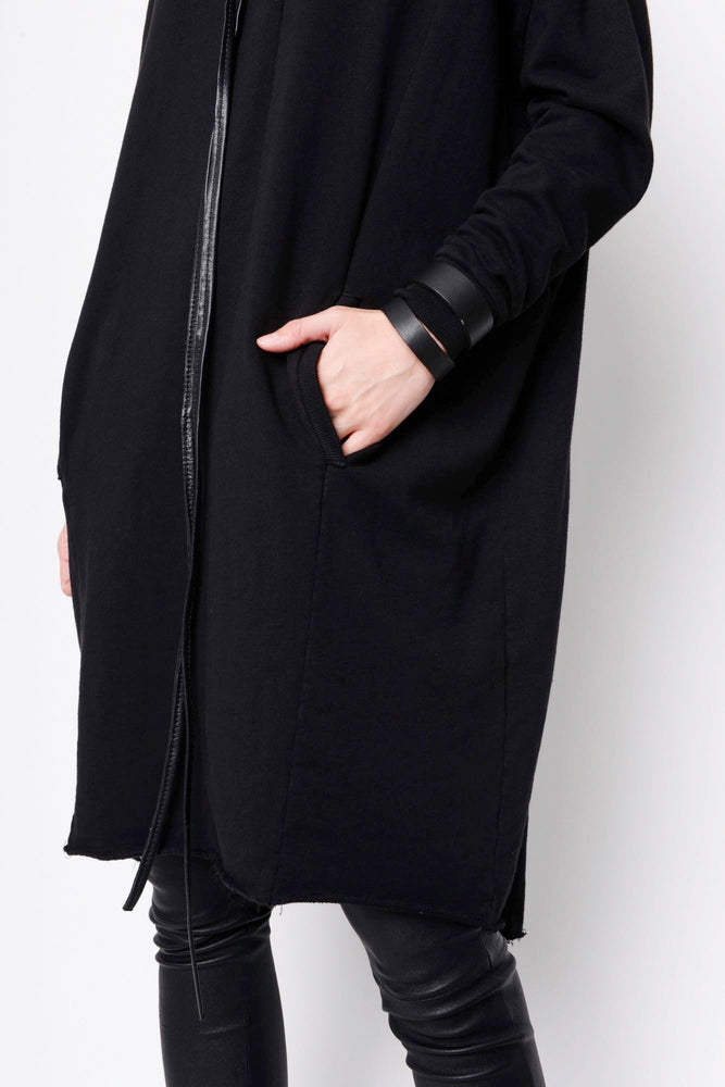 
                  
                    252.04.01 100% CO 100 BLACK
                  
                