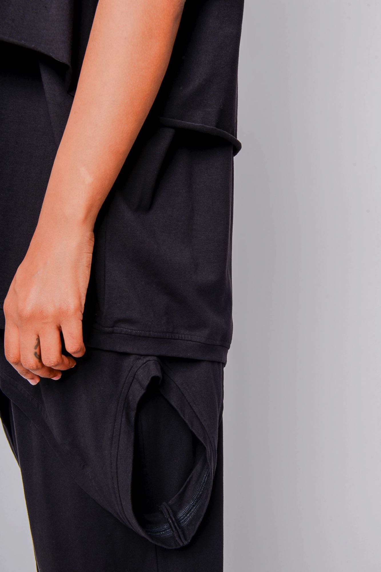
                  
                    ID.05.03.01 95% CO 5% EA 100 BLACK
                  
                