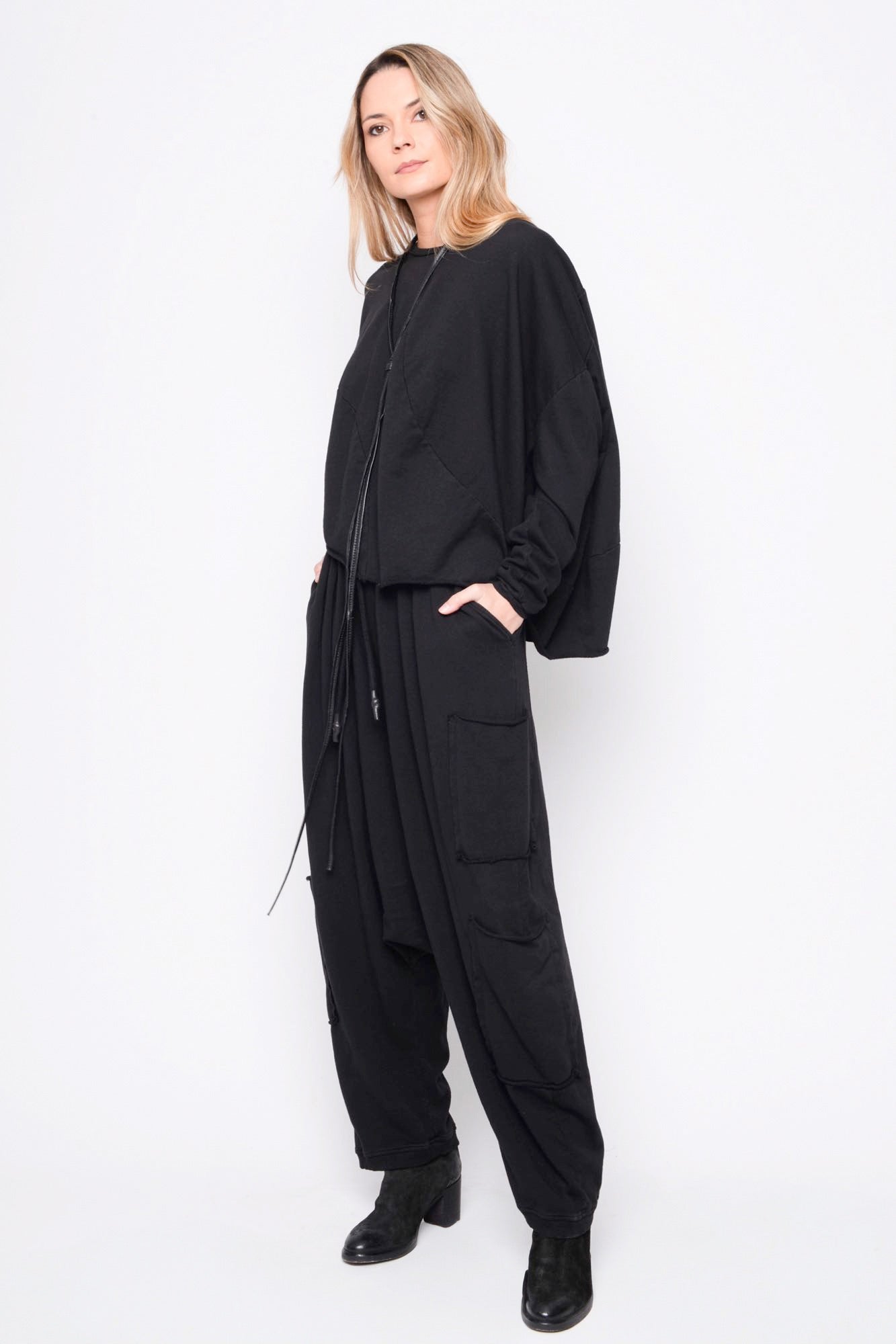 
                  
                    252.04.03 100% CO 100 BLACK
                  
                