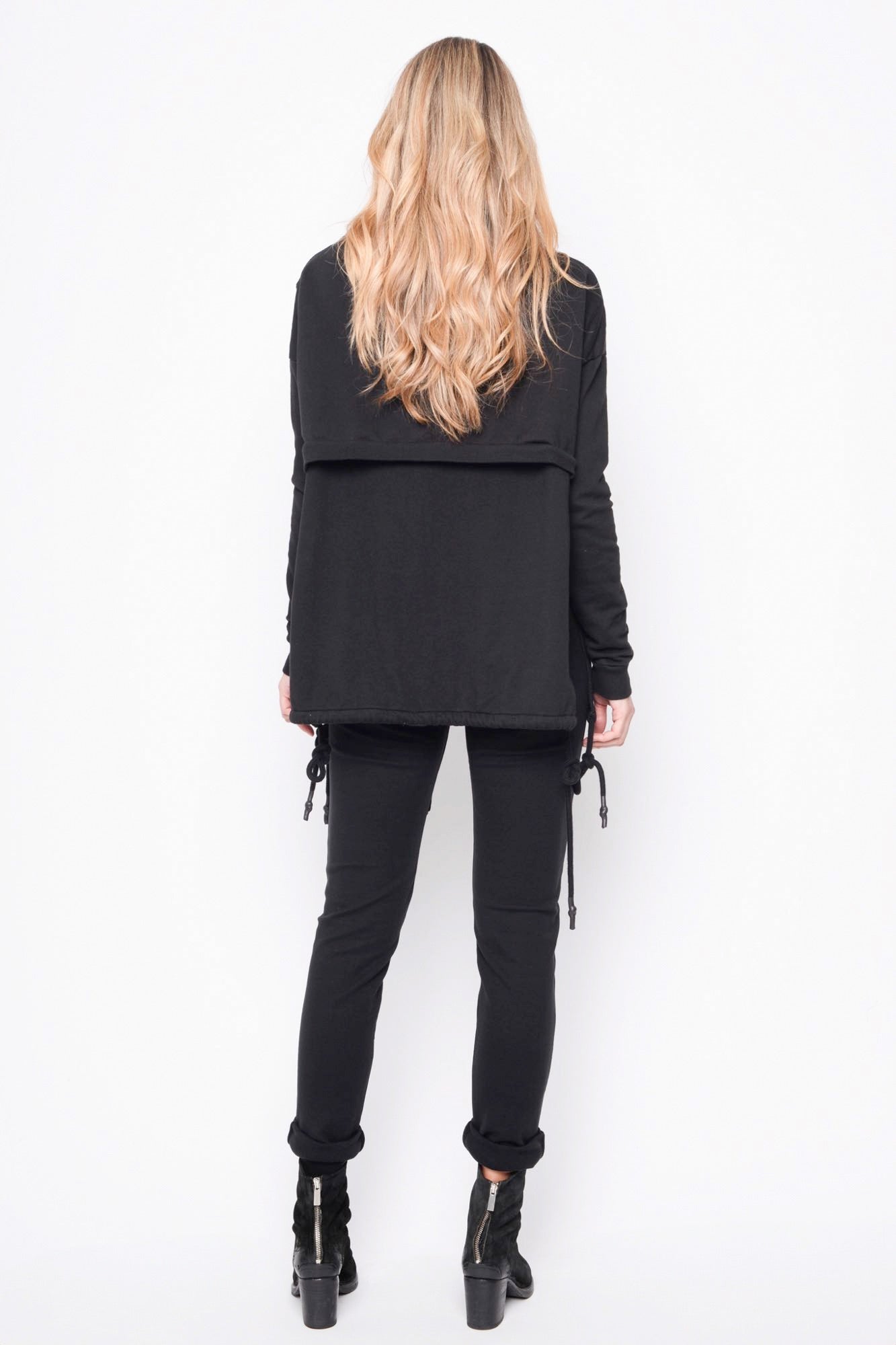 
                  
                    252.04.05 100% CO 100 BLACK
                  
                