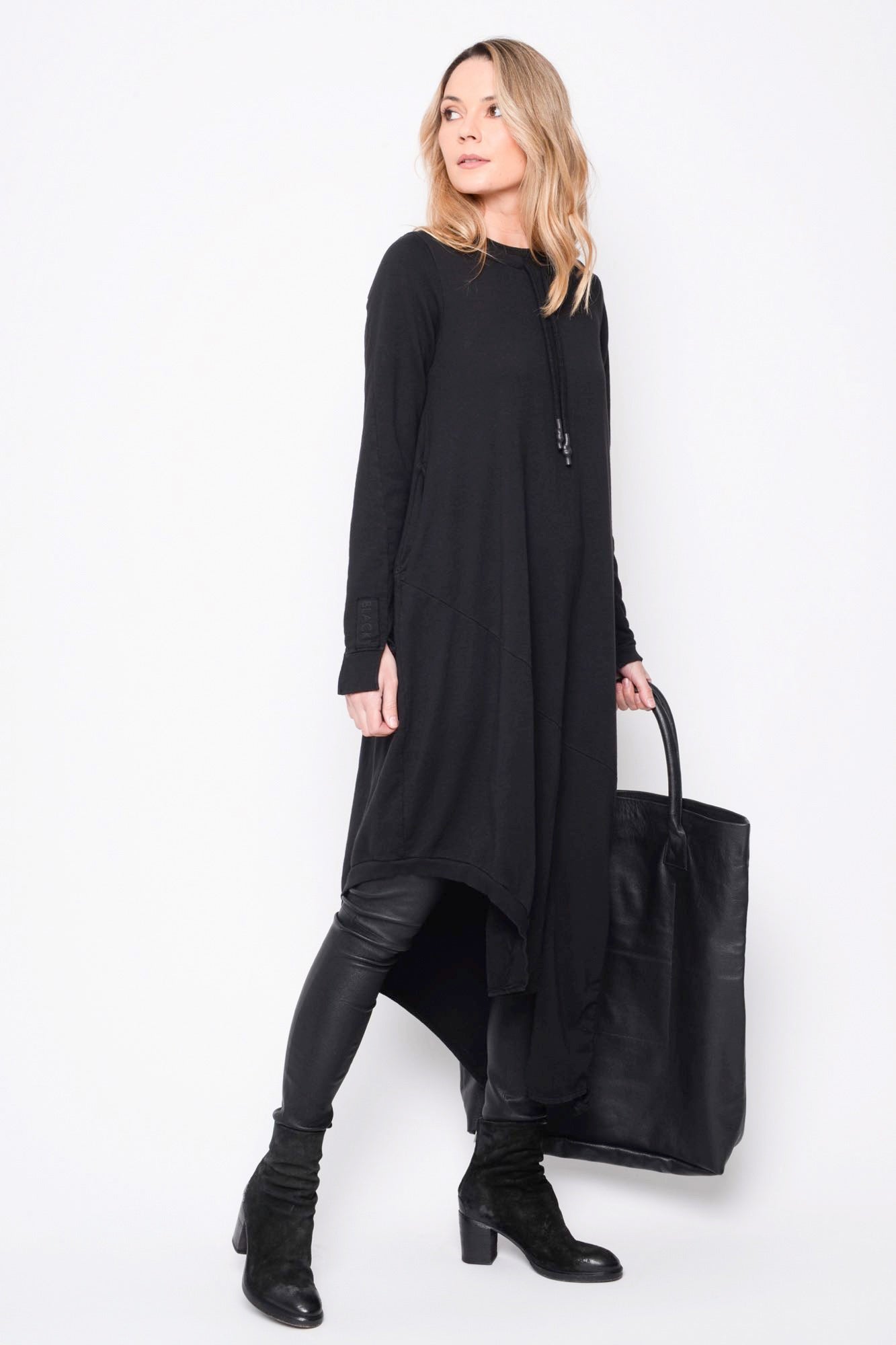 
                  
                    252.04.06 100% CO 100 BLACK
                  
                