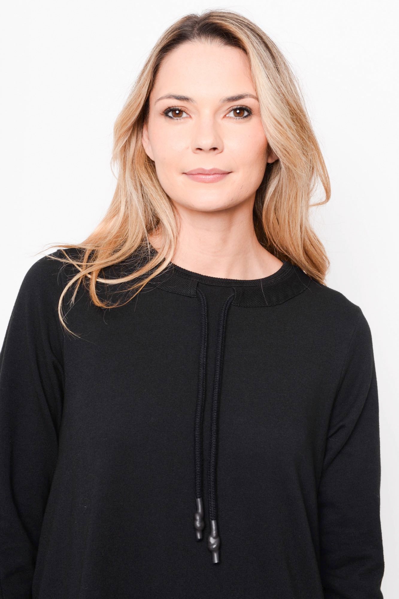 
                  
                    252.04.06 100% CO 100 BLACK
                  
                