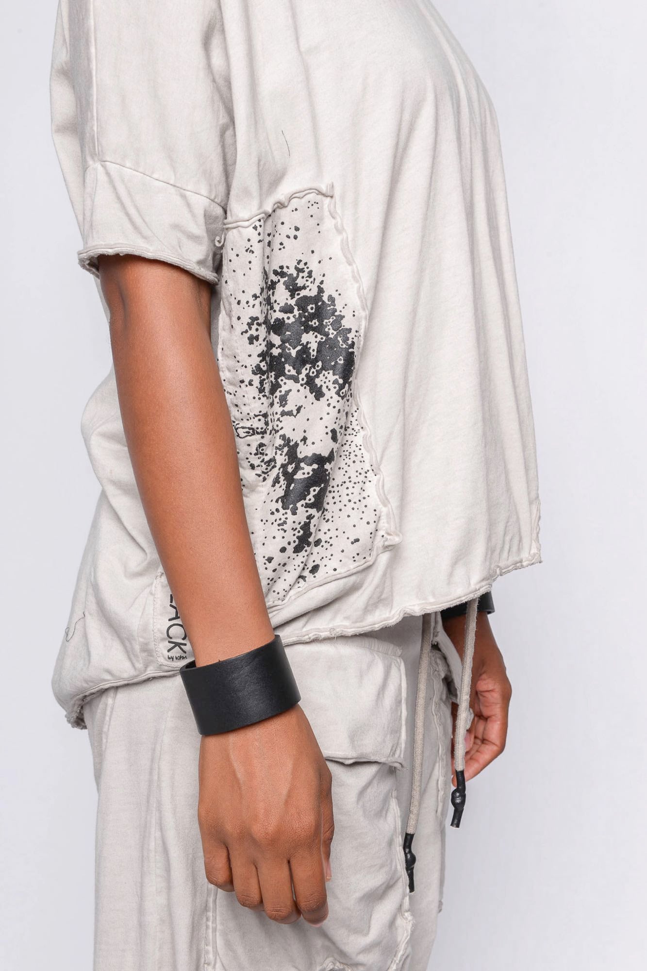 
                  
                    261.01.04 100% LIGHT JERSEY CO 403 RV OFF WHITE
                  
                