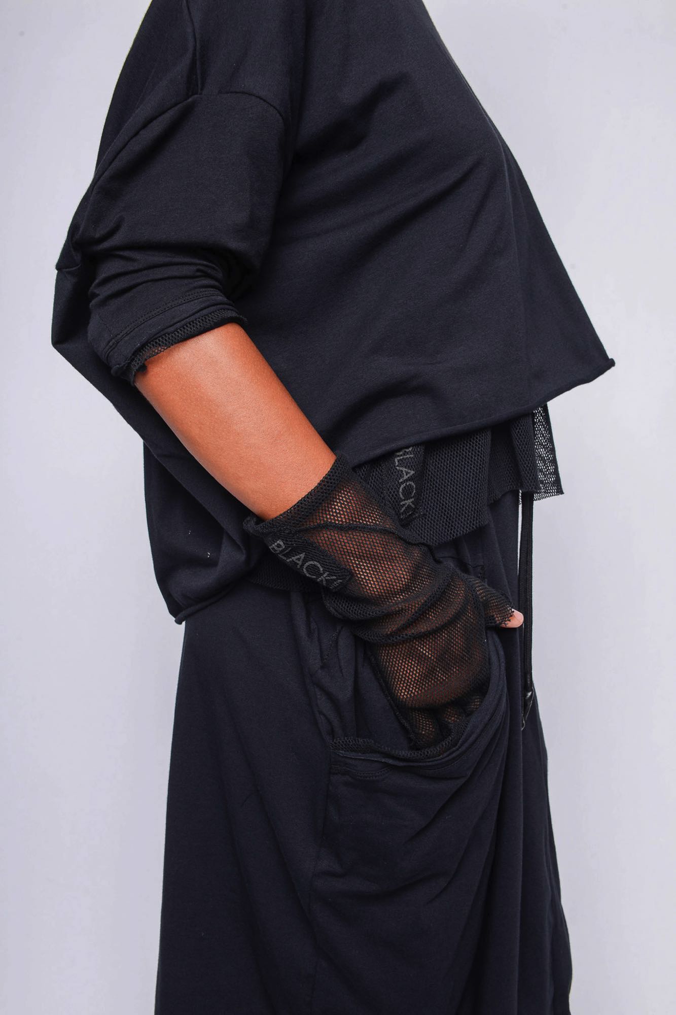 
                  
                    261.02.01 95% CO 5% EA 100 BLACK
                  
                