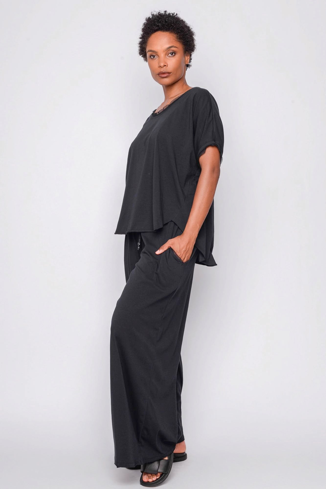 
                  
                    261.02.13 95% CO 5% EA 100 BLACK
                  
                