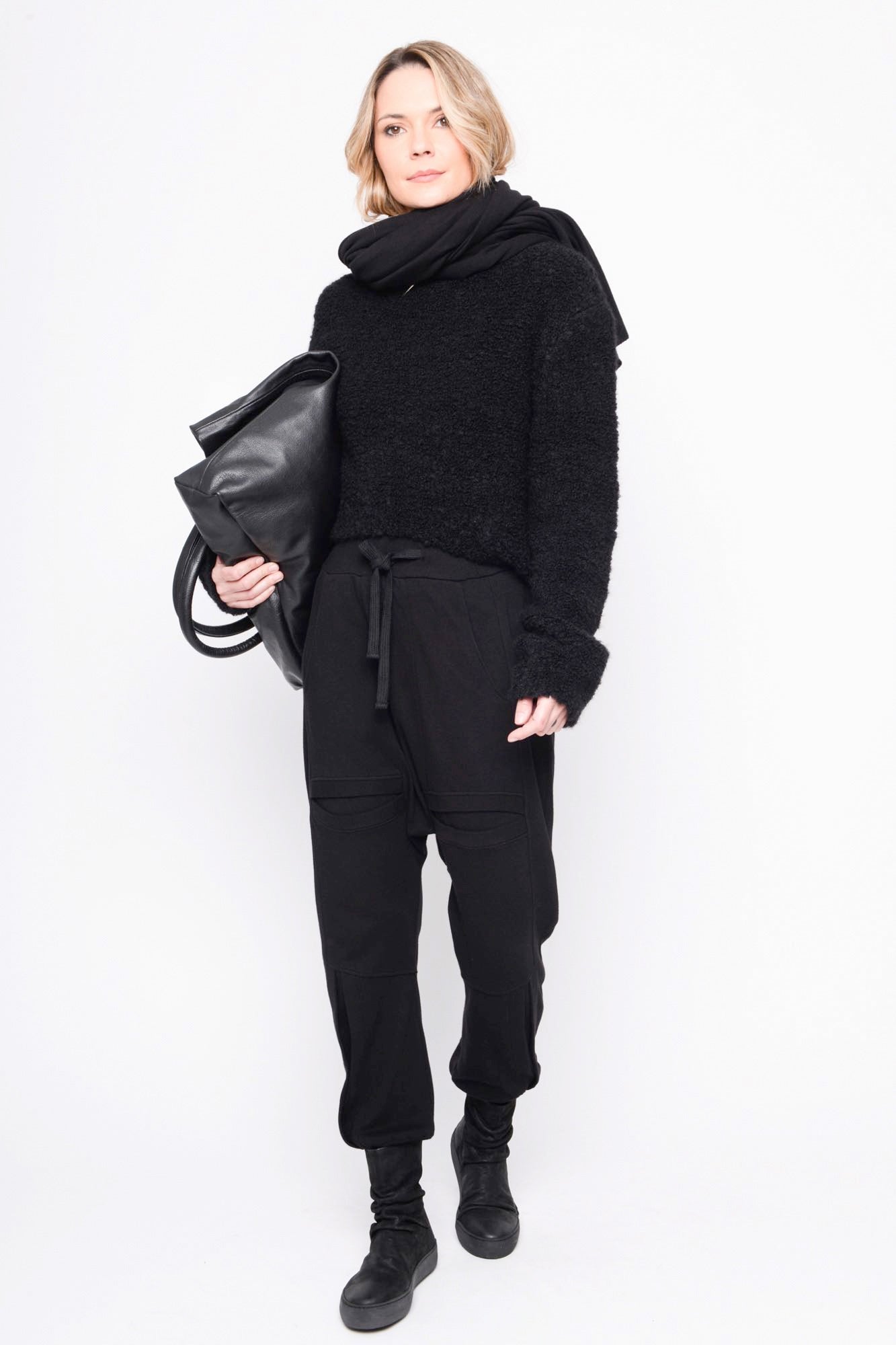 
                  
                    252.15.01 73%WO 15%PA 12%WP 100 BLACK
                  
                