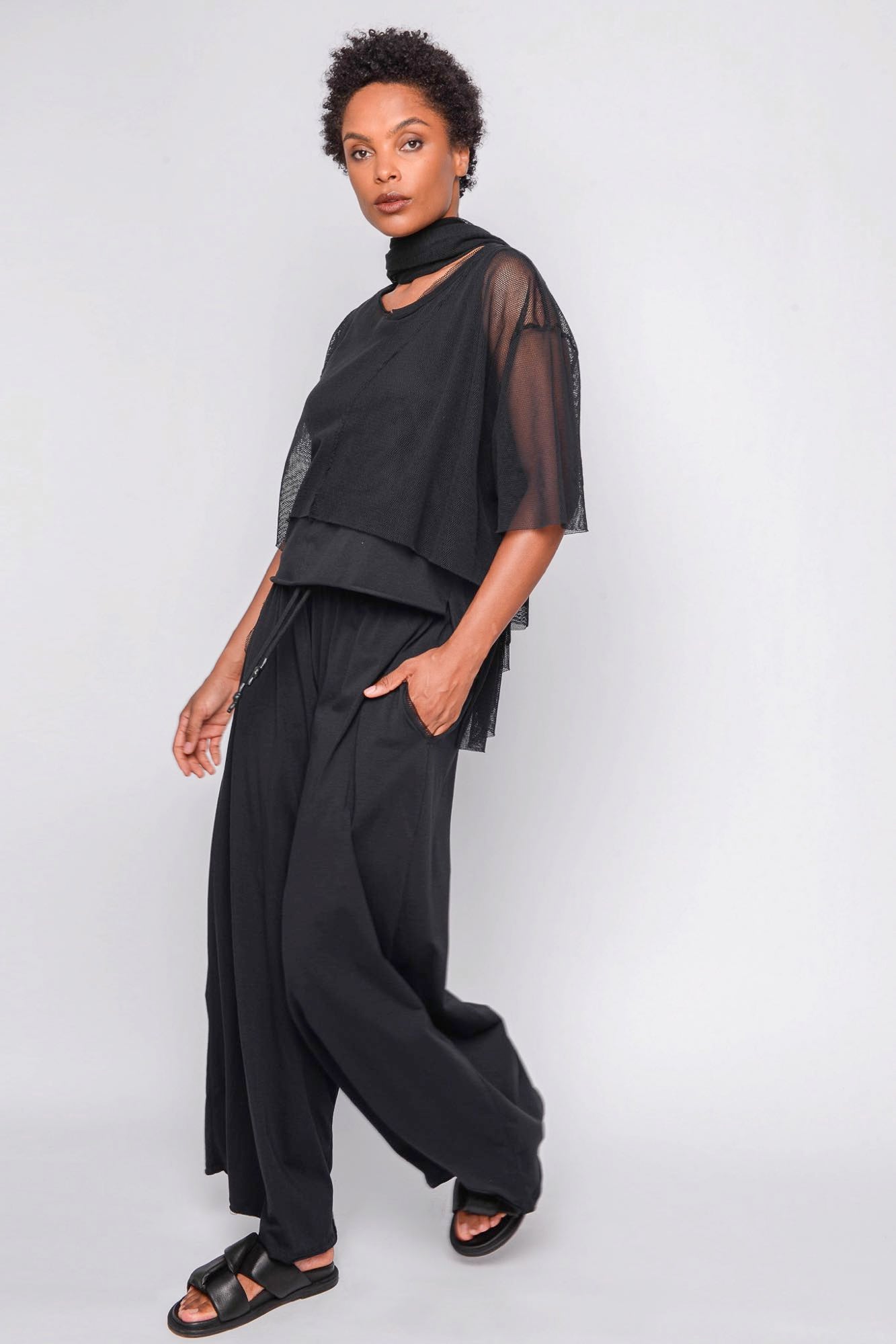 
                  
                    261.02.12 95% CO 5% EA 100 BLACK
                  
                