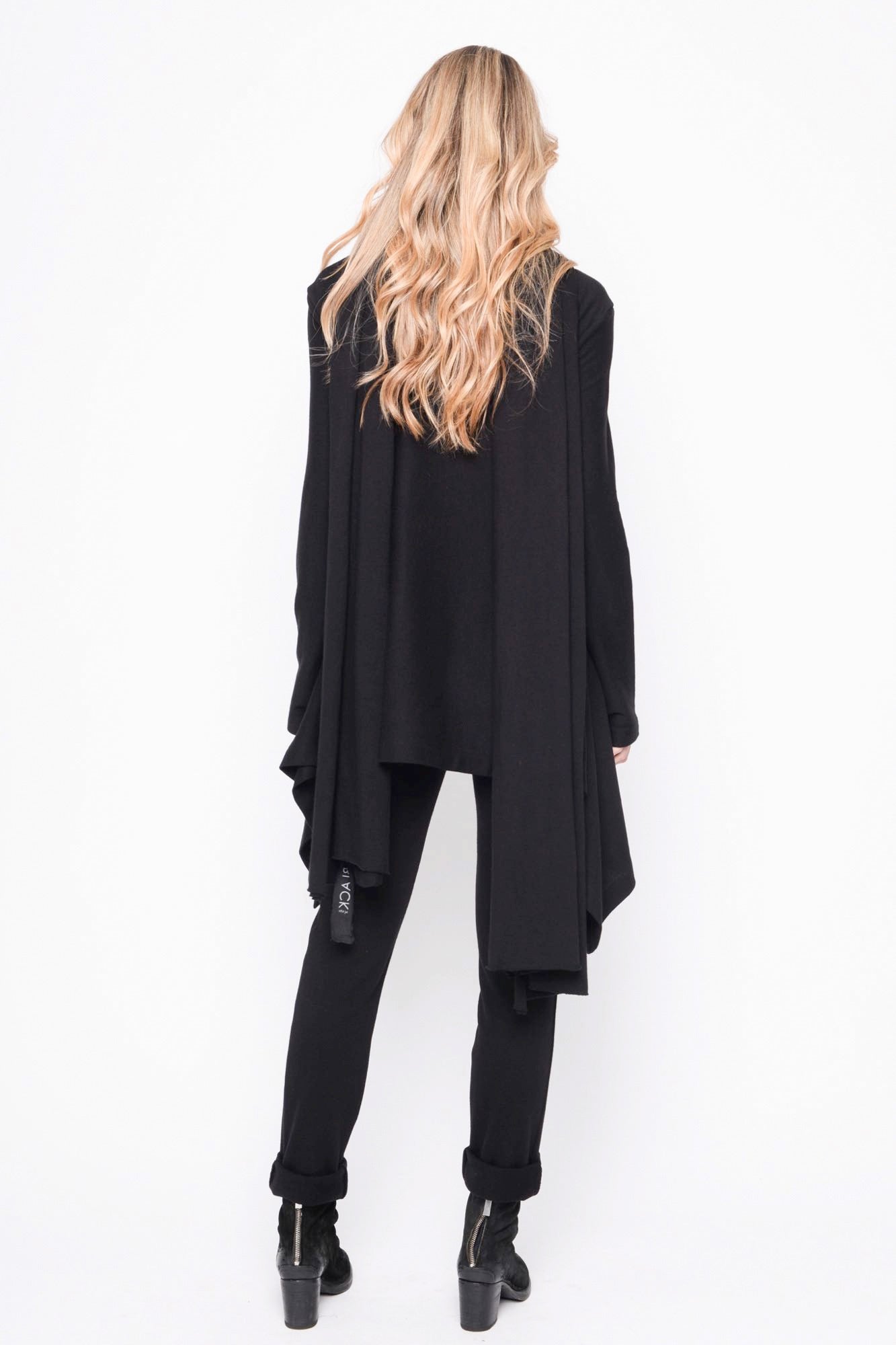 
                  
                    252.14.05 100% SOFT COTTON 100 BLACK
                  
                