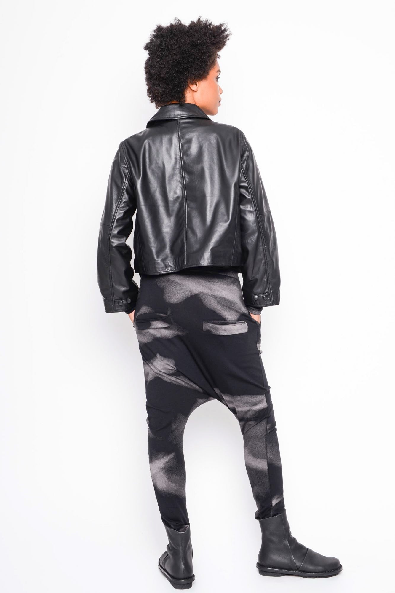
                  
                    B41.262.41.03 100%LEATH/95%NY5%EA 100 BLACK
                  
                