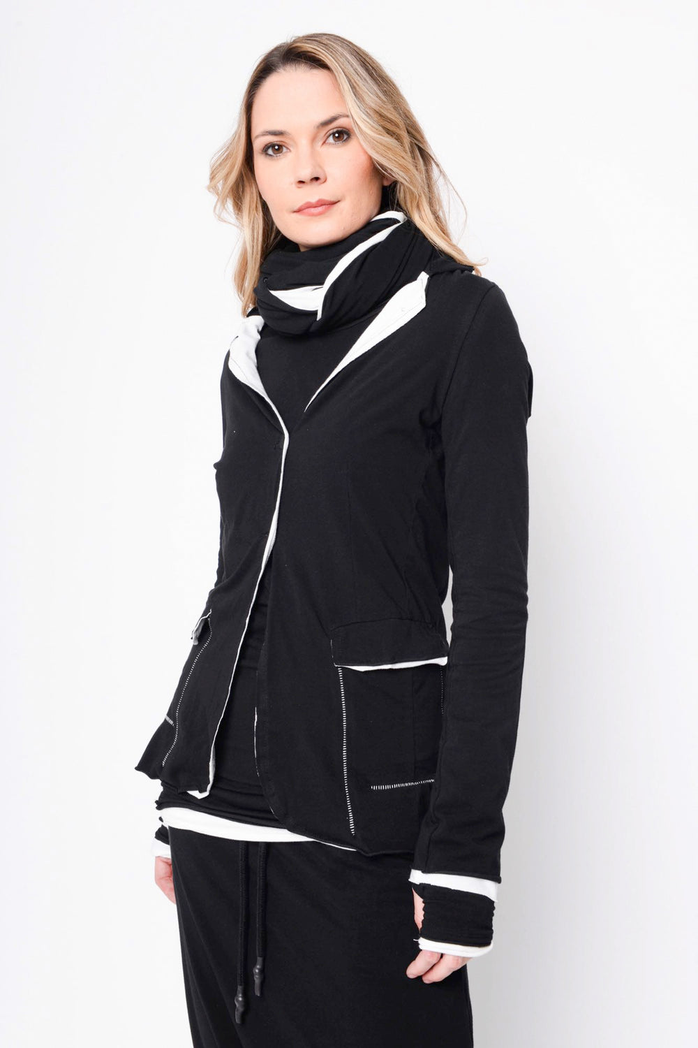 252.03.03 95% CO 5% EA 405 BLACK & NATURAL