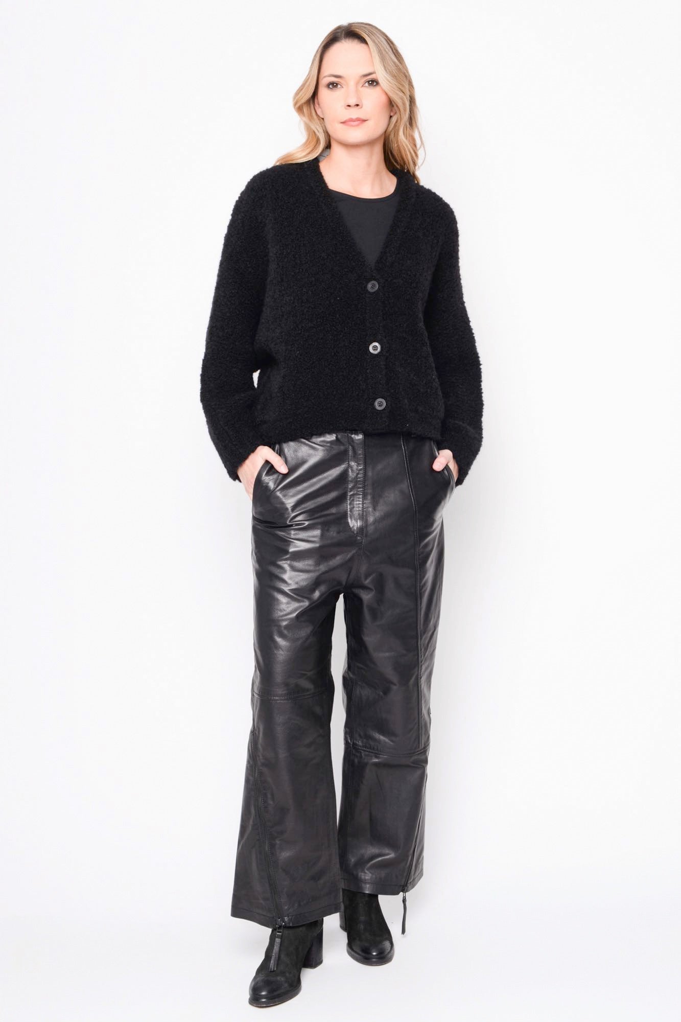 
                  
                    252.15.02 73%WO 15%PA 12%WP 100 BLACK
                  
                