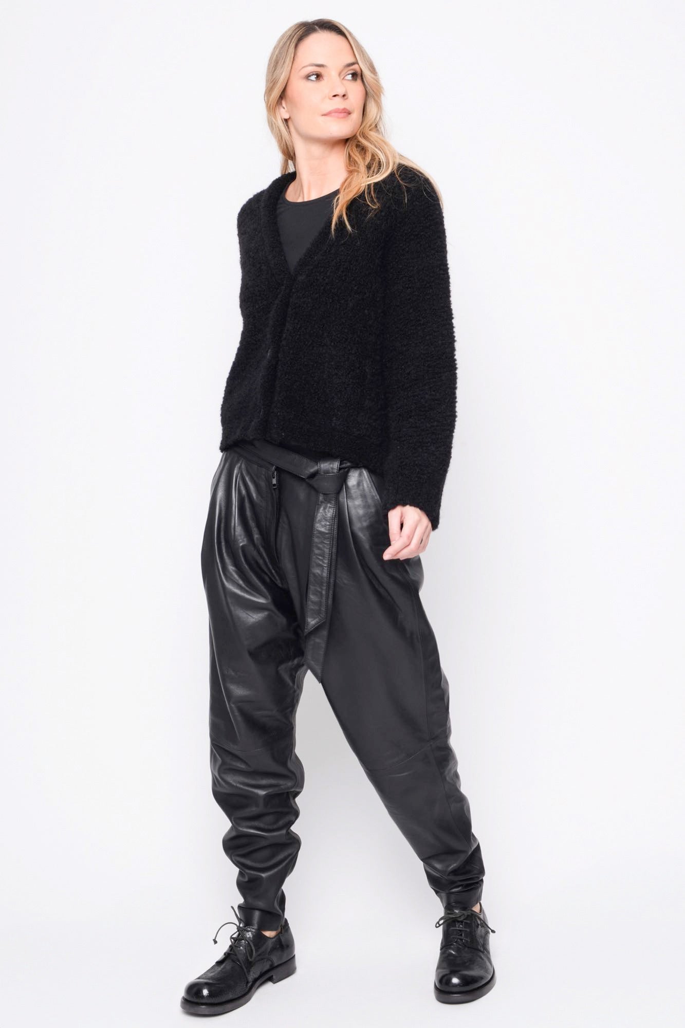 
                  
                    252.15.02 73%WO 15%PA 12%WP 100 BLACK
                  
                