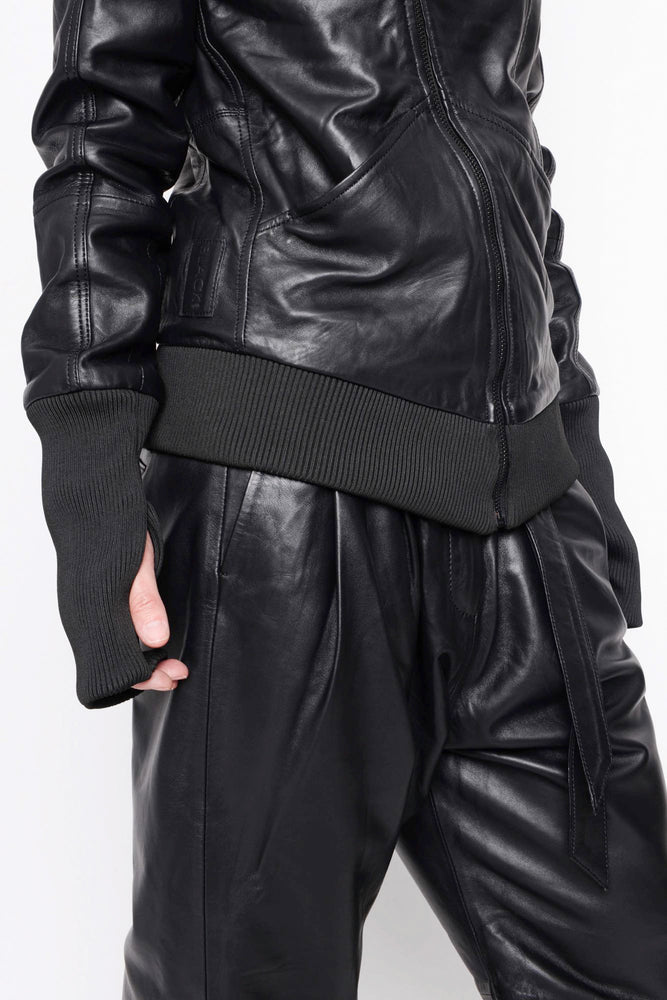 
                  
                    B41.252.41.06 100%LEATH/95%NY5%EA 100 BLACK
                  
                