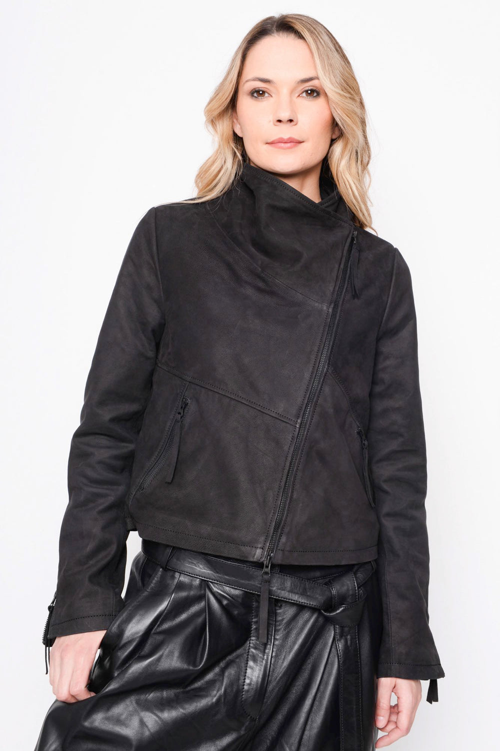 B41.252.41.04 100%LEATH/95%NY5%EA 100 BLACK