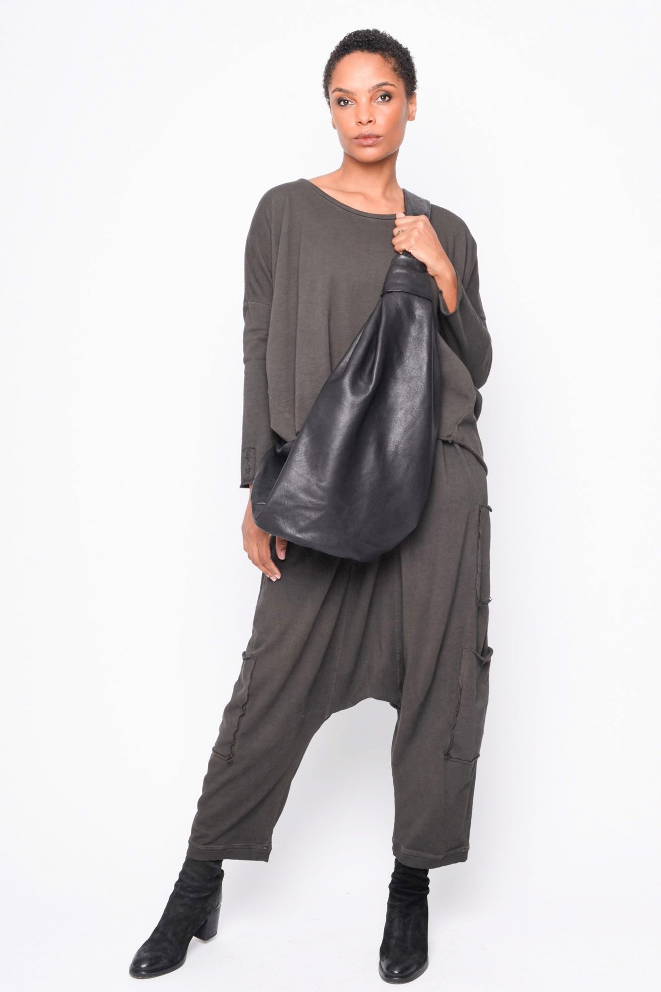 
                  
                    B40.252.40.07 100%LEATH/95%NY5%EA 100 BLACK
                  
                