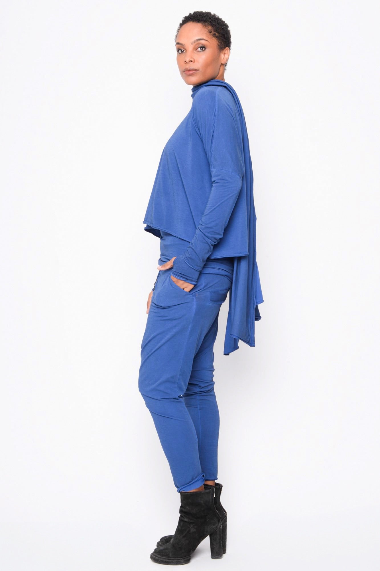 
                  
                    252.05.01 95% CO 5% EA 953 NIGHTBLUE
                  
                