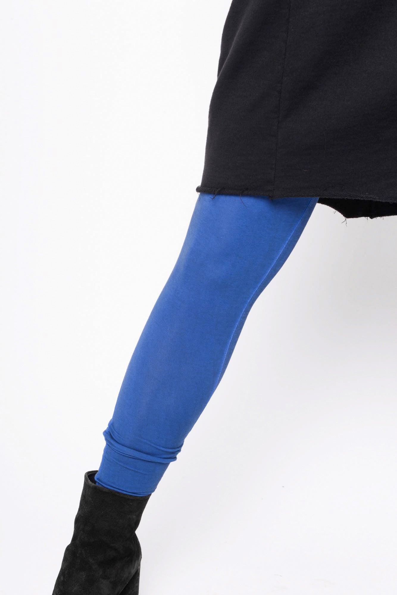 
                  
                    252.05.04 95% CO 5% EA 953 NIGHTBLUE
                  
                