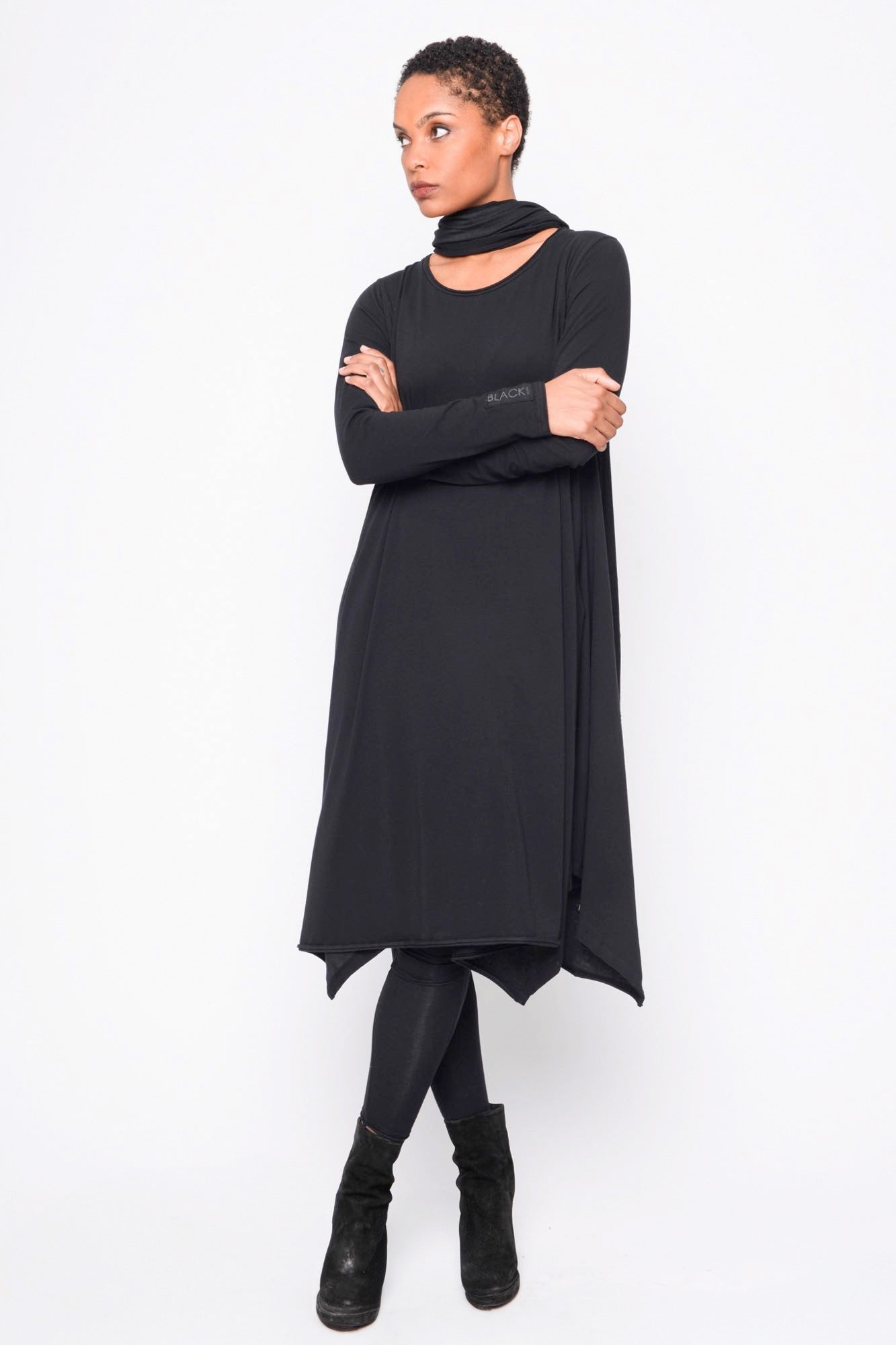 
                  
                    252.02.01 DRESS 95% CO 5% EA 100 BLACK
                  
                